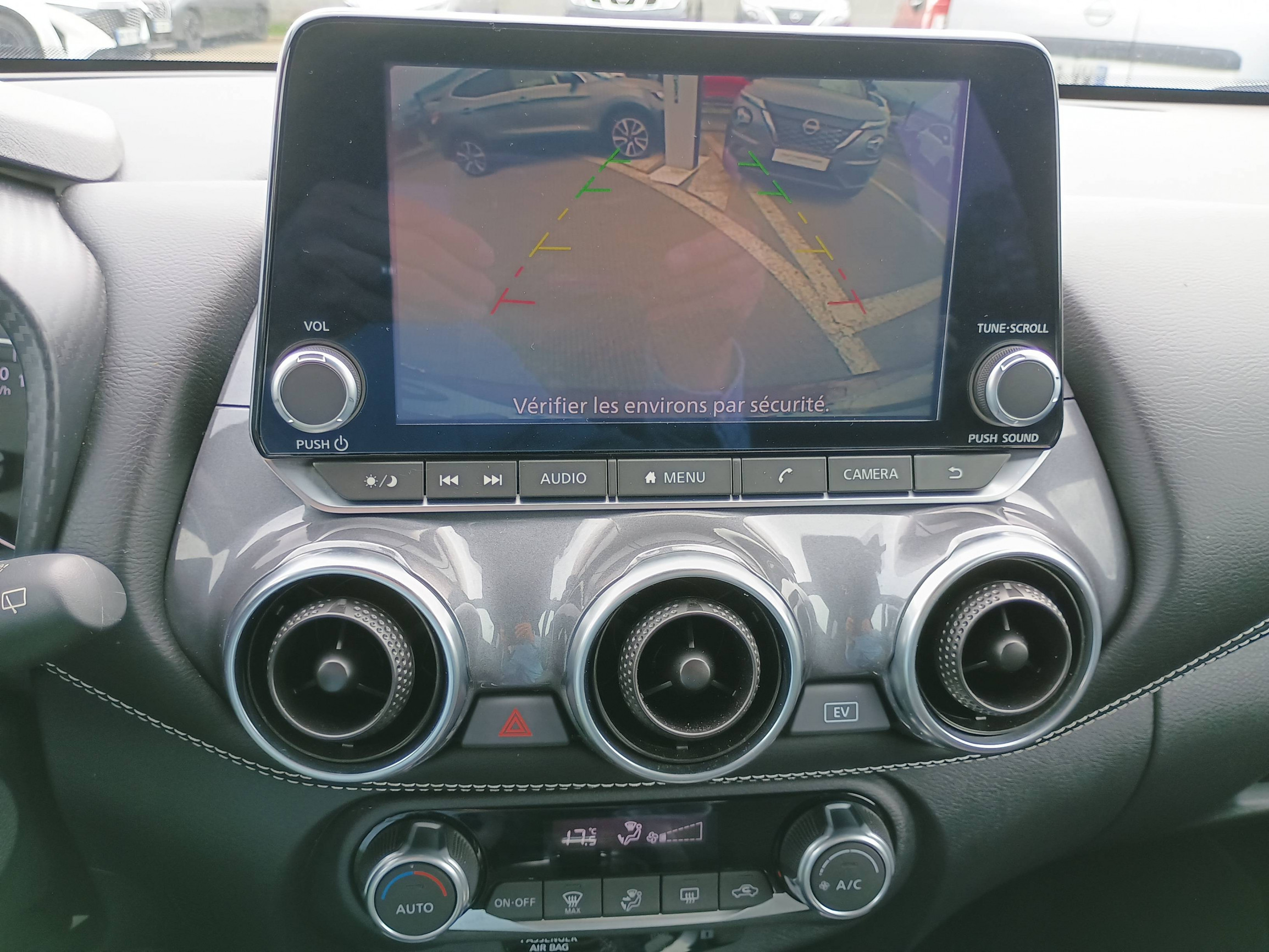 Vente en ligne Nissan Juke JUKE HYBRIDE 143 CH au prix de 19 990 €