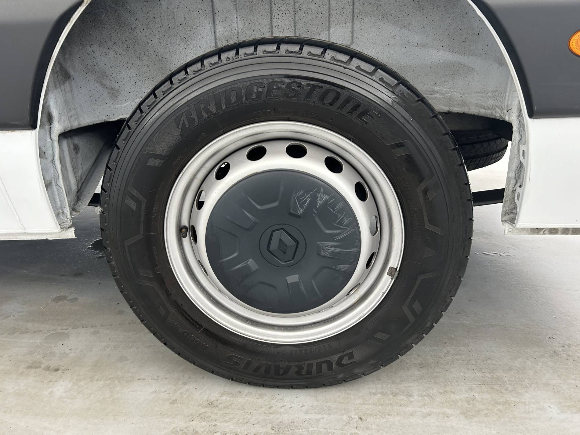 Vente en ligne Renault Master Fourgon MASTER FGN TRAC F3500 L3H3 BLUE DCI 135 au prix de 26 490 €