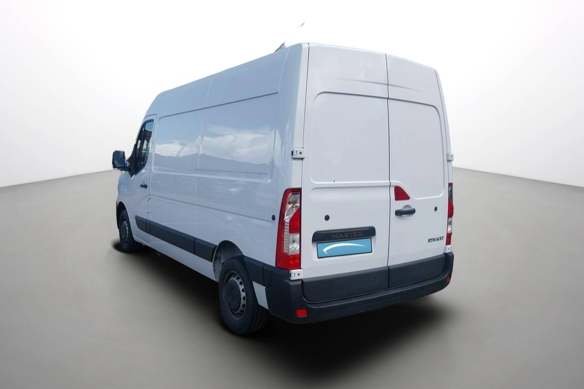 Vente en ligne Renault Master Fourgon MASTER FGN TRAC F3500 L2H2 BLUE DCI 135 au prix de 24 990 €