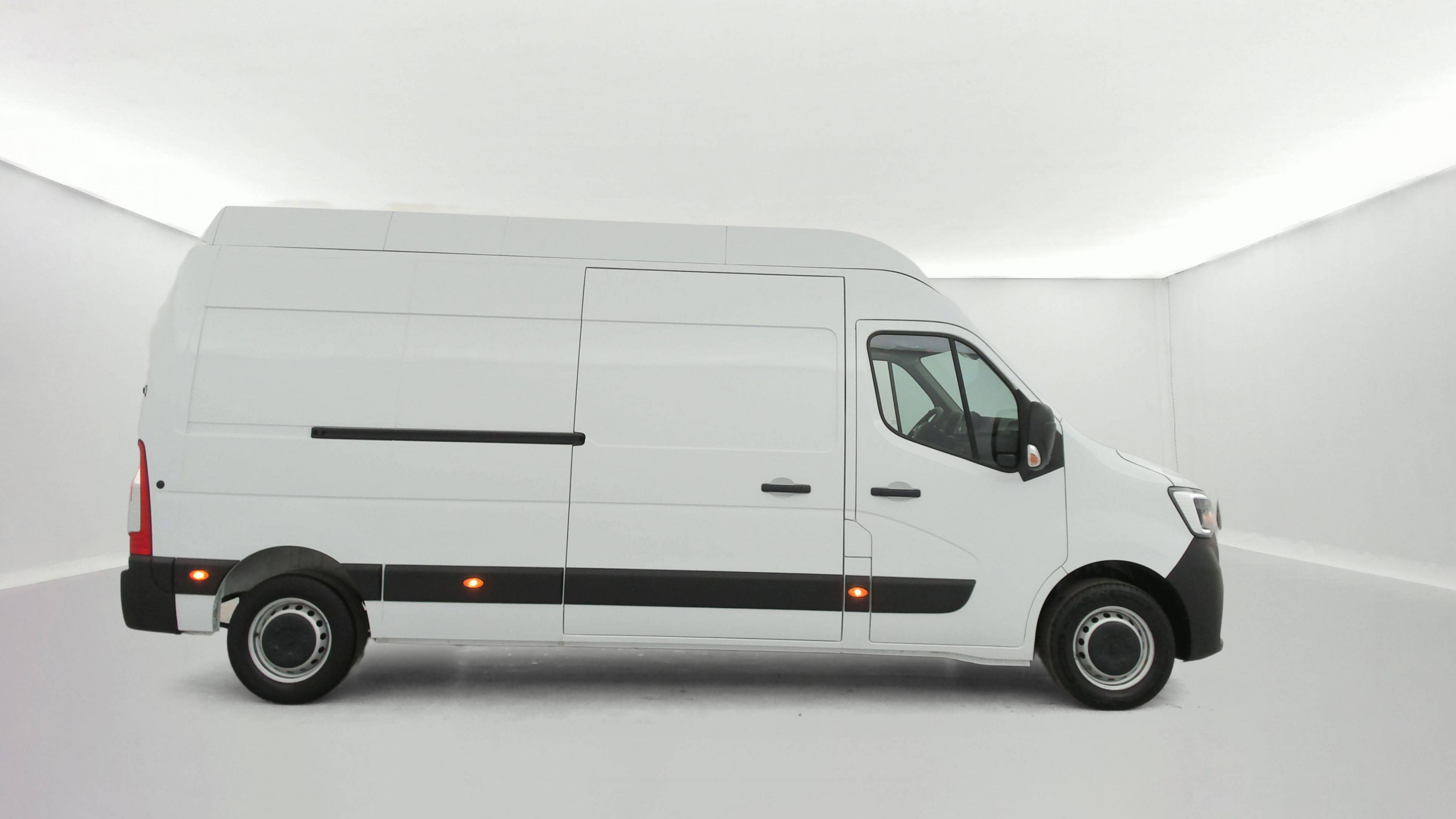 Vente en ligne Renault Master Fourgon MASTER FGN TRAC F3500 L3H3 BLUE DCI 135 au prix de 27 490 €