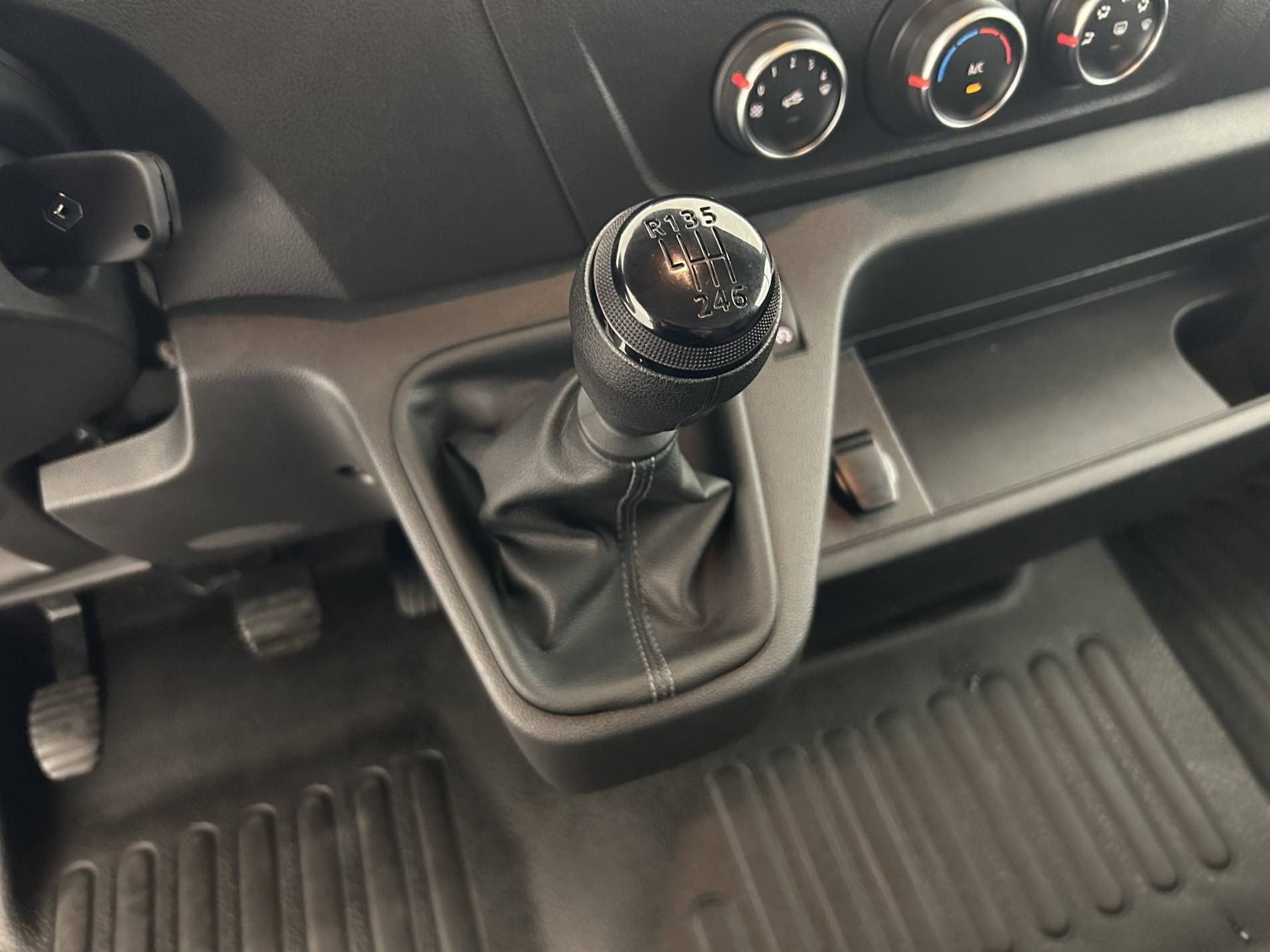 Vente en ligne Renault Master Fourgon MASTER FGN TRAC F3500 L2H2 BLUE DCI 150 au prix de 24 991 €