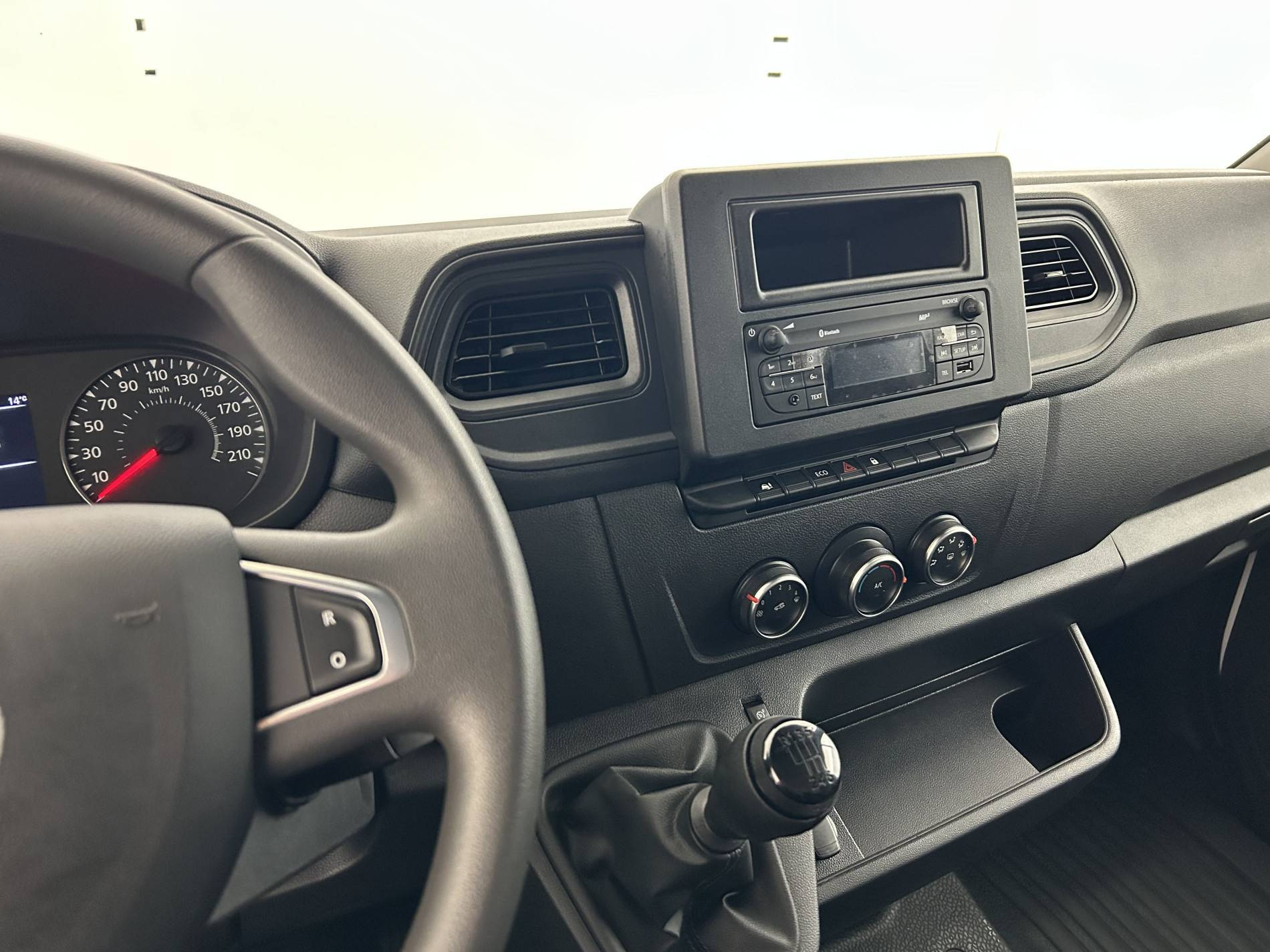 Vente en ligne Renault Master Fourgon MASTER FGN TRAC F3500 L2H2 BLUE DCI 135 au prix de 27 990 €