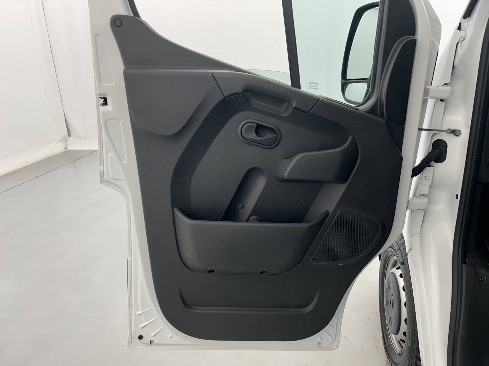 Vente en ligne Renault Master Fourgon MASTER FGN TRAC F3300 L2H2 BLUE DCI 180 au prix de 21 890 €