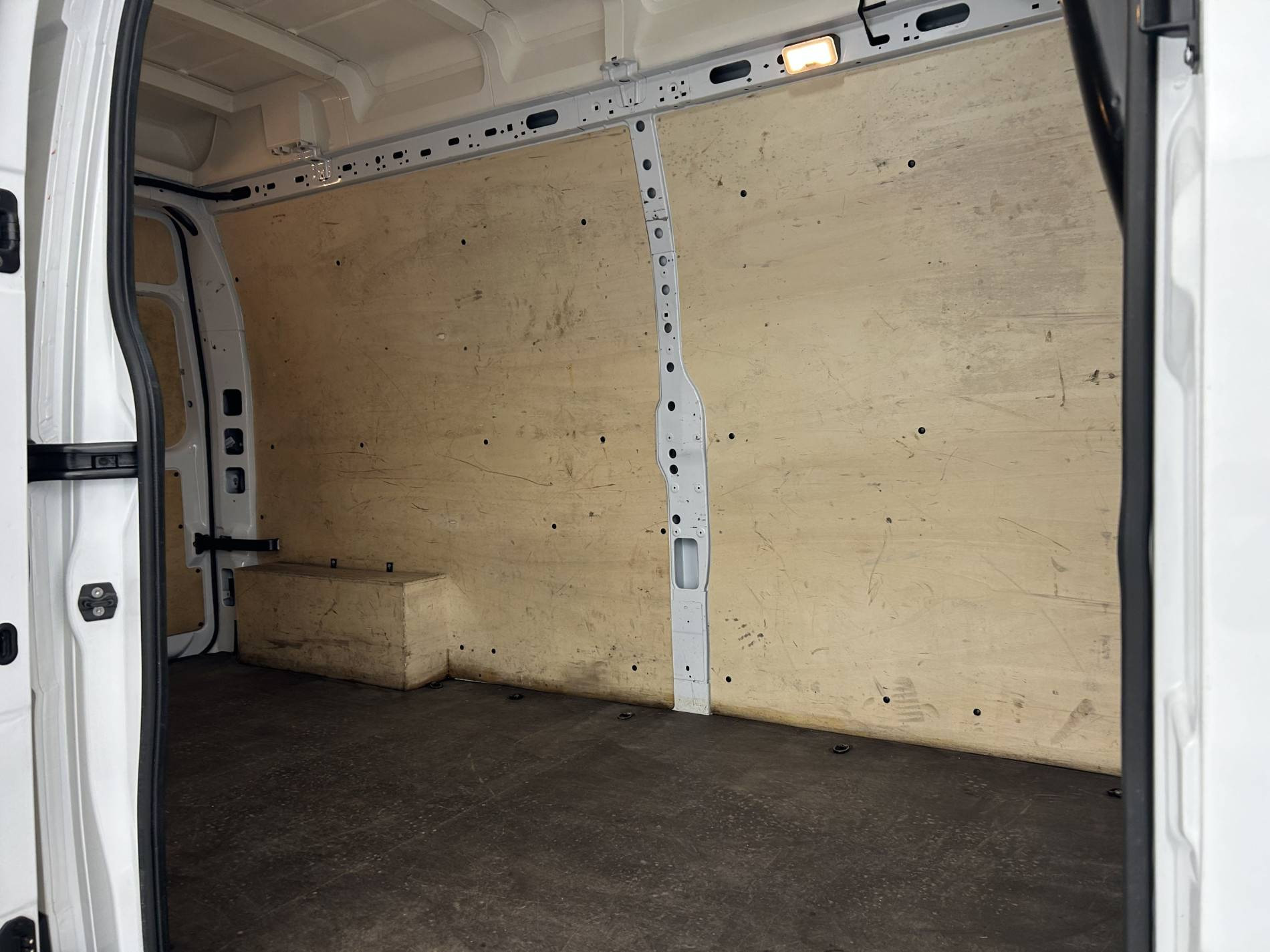 Vente en ligne Renault Master Fourgon MASTER FGN TRAC F3500 L3H3 BLUE DCI 135 au prix de 26 490 €