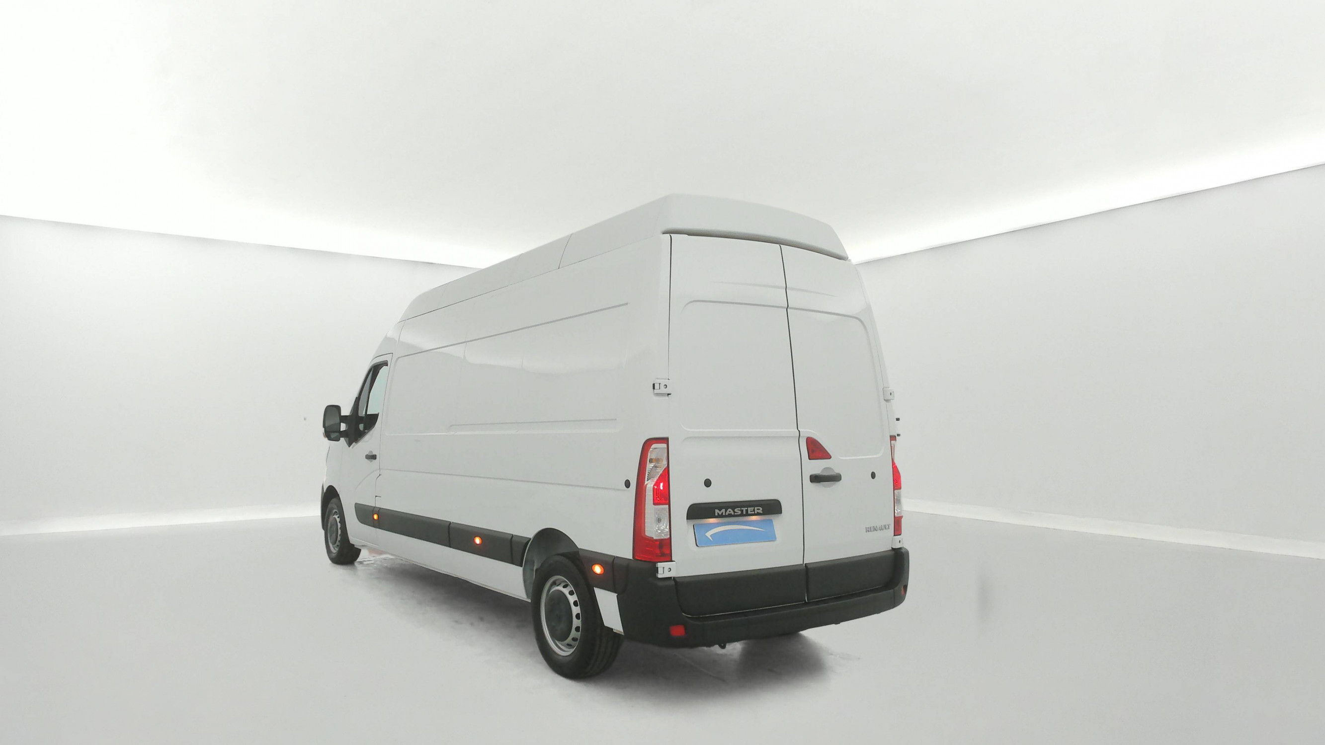 Vente en ligne Renault Master Fourgon MASTER FGN TRAC F3500 L3H3 BLUE DCI 135 au prix de 29 990 €