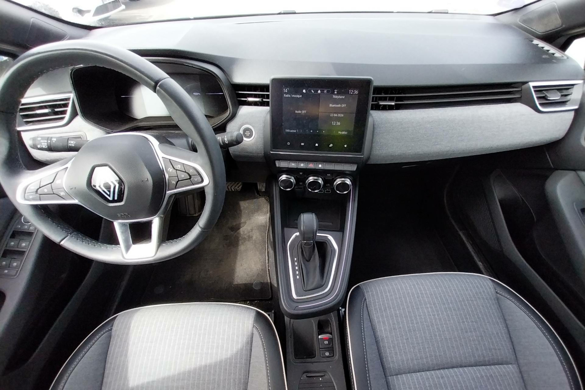 Vente en ligne Renault Clio 5 Clio E-Tech full hybrid 145 au prix de 18 700 €