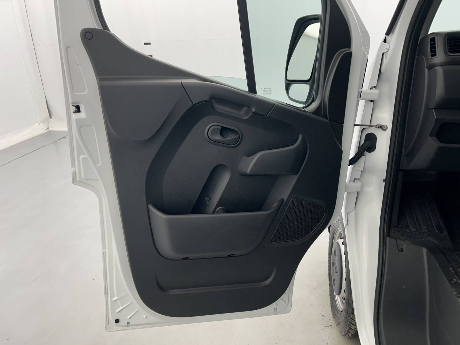 Vente en ligne Renault Master Fourgon MASTER FGN TRAC F3500 L2H2 BLUE DCI 135 au prix de 27 990 €