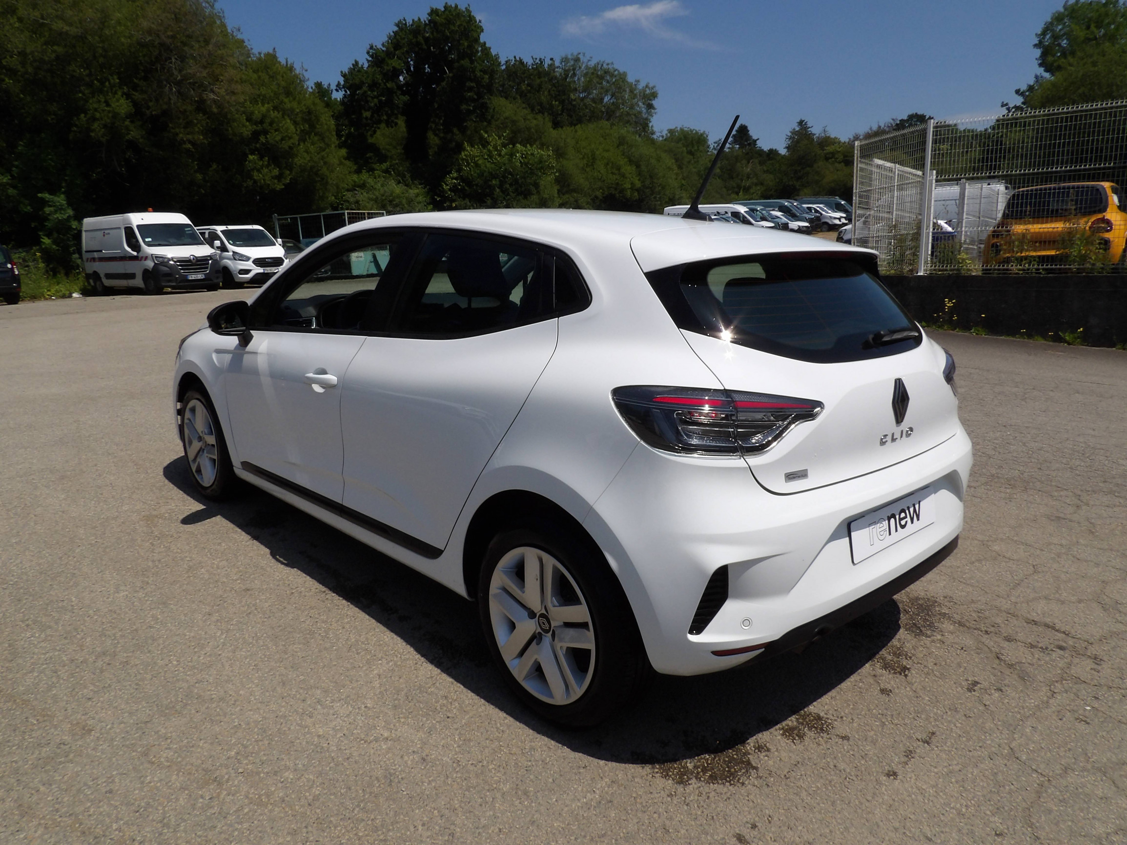 Vente en ligne Renault Clio 5 Clio TCe 90 au prix de 15 699 €