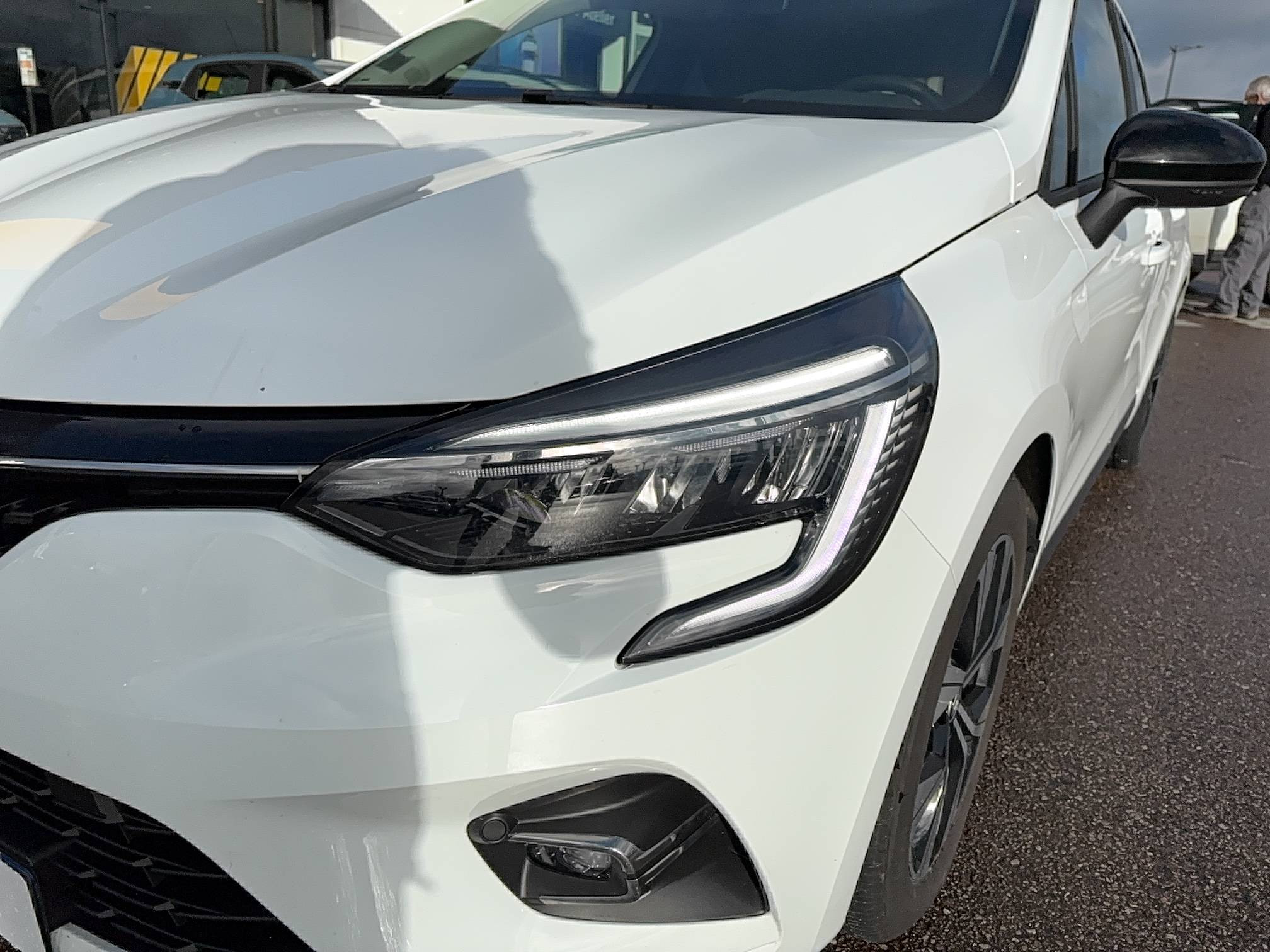 Vente en ligne Renault Clio 5 Clio E-Tech hybride 145 au prix de 17 391 €