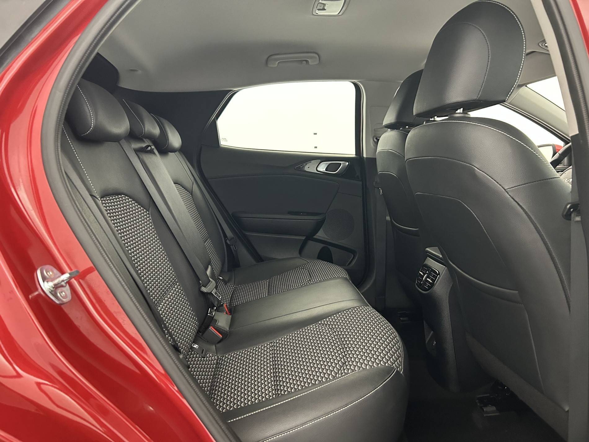 Vente en ligne Kia XCeed  1.6 CRDi 136 ch ISG MHEV DCT7 au prix de 22 480 €