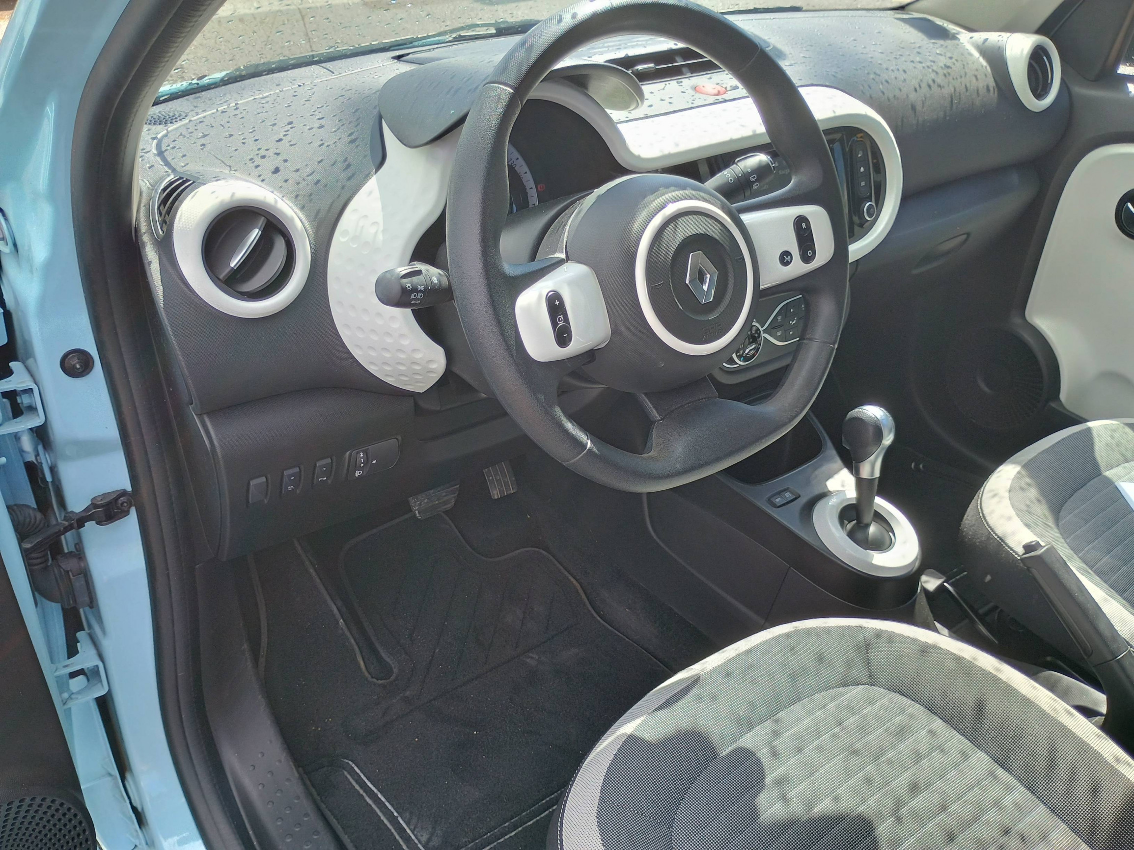 Vente en ligne Renault Twingo Electrique Twingo III E-Tech au prix de 12 991 €