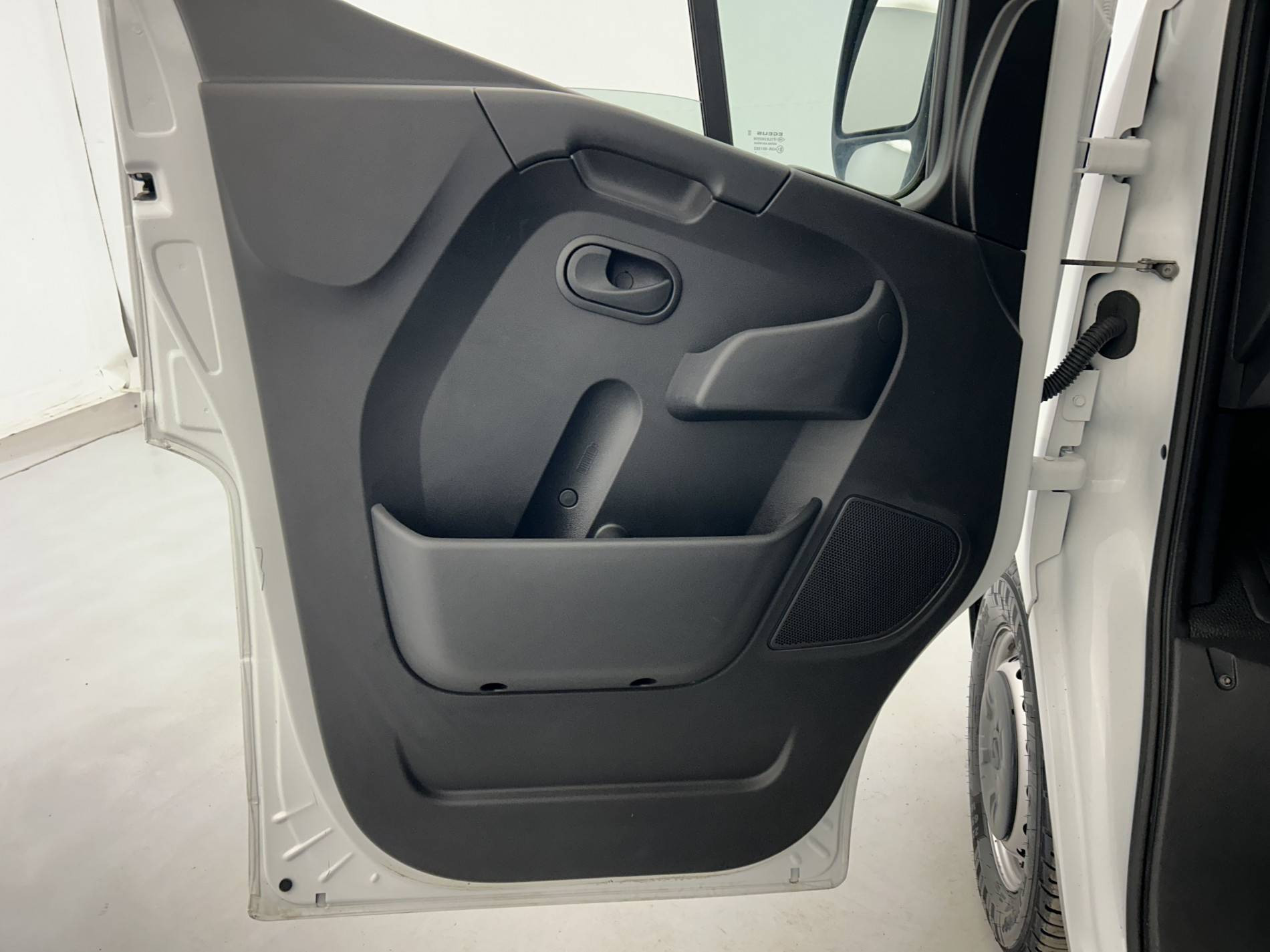 Vente en ligne Renault Master Fourgon MASTER FGN TRAC F3500 L3H3 BLUE DCI 135 au prix de 27 990 €