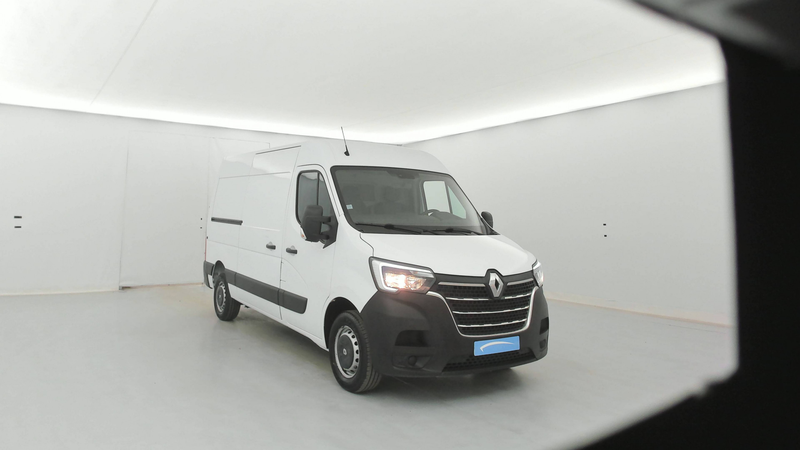 Vente en ligne Renault Master Fourgon MASTER FGN TRAC F3500 L2H2 DCI 135 au prix de 18 990 €