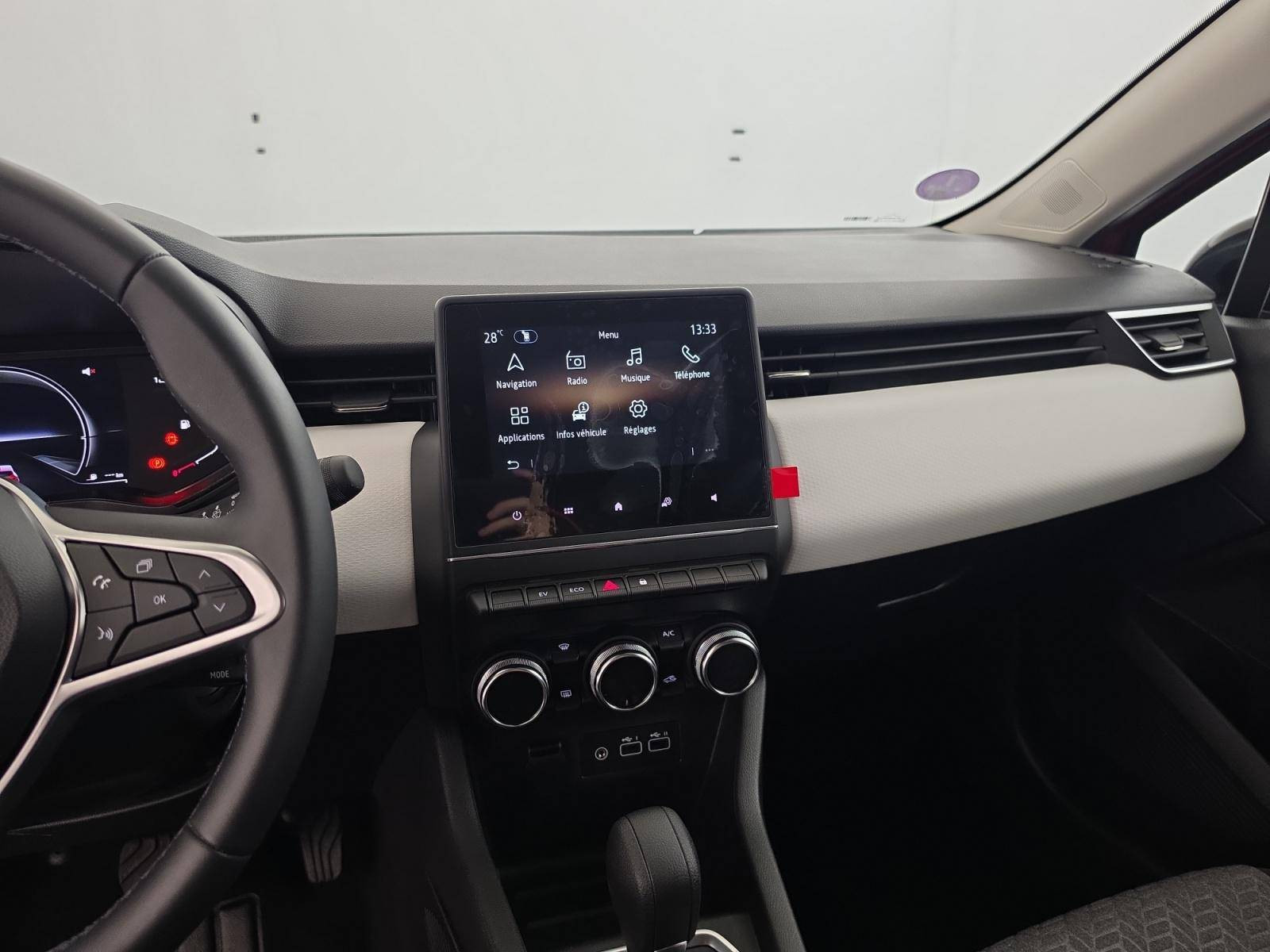 Vente en ligne Renault Clio 5 Clio E-Tech full hybrid 145 au prix de 17 990 €