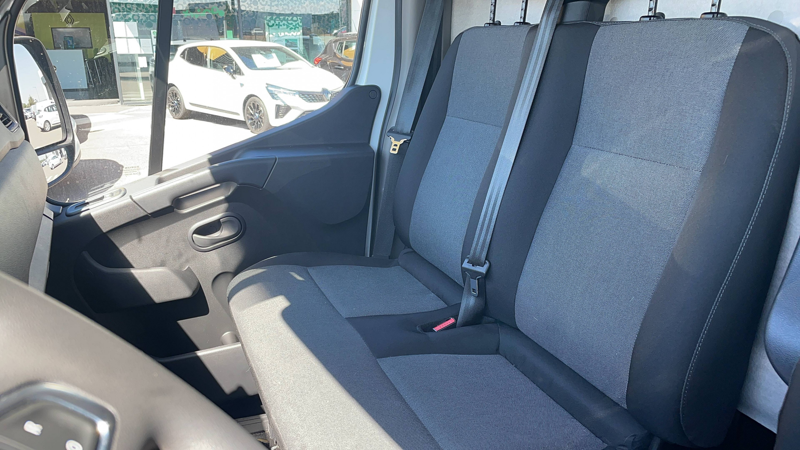 Vente en ligne Renault Master Fourgon MASTER FGN TRAC F3500 L3H3 BLUE DCI 135 au prix de 25 700 €