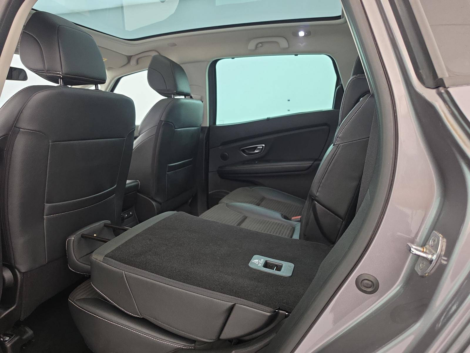 Vente en ligne Renault Grand Scenic 4 Grand Scenic Blue dCi 150 EDC au prix de 16 490 €