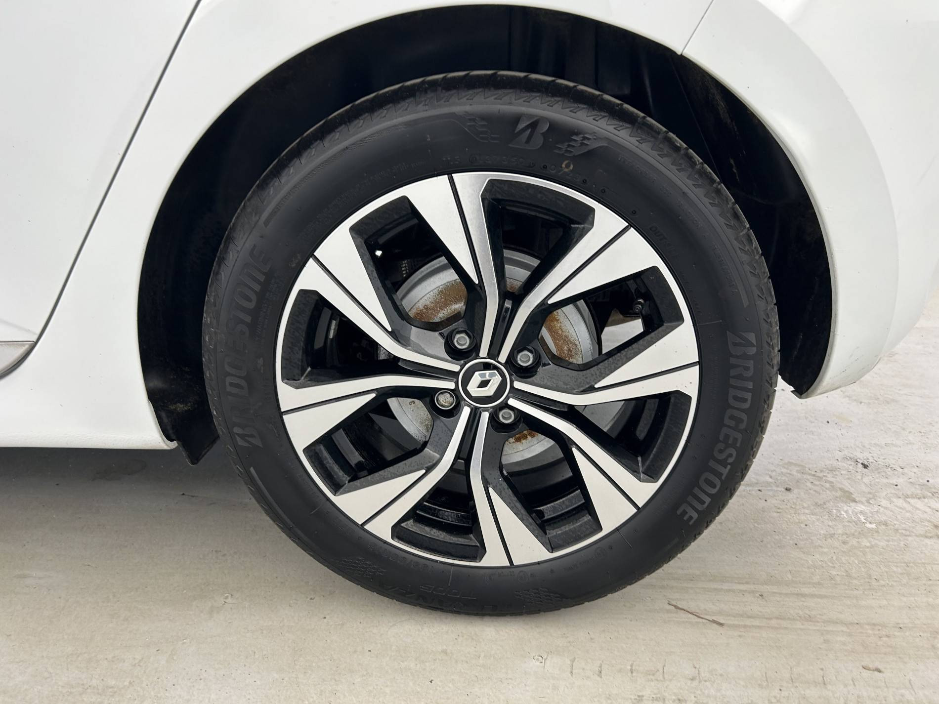 Vente en ligne Renault Clio 5 Clio E-Tech full hybrid 145 au prix de 17 950 €