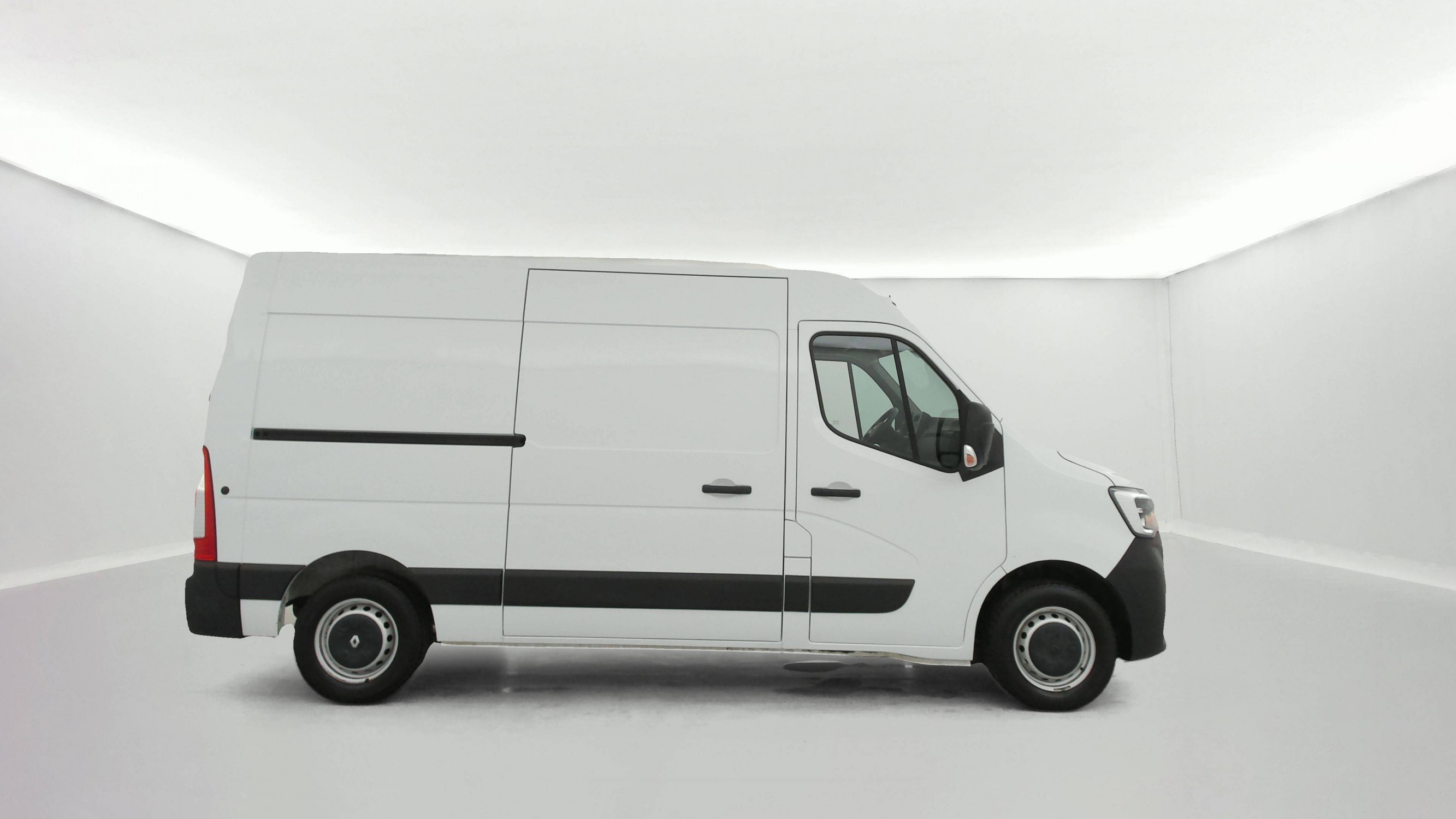 Vente en ligne Renault Master Fourgon MASTER FGN TRAC F3500 L2H2 BLUE DCI 135 au prix de 22 990 €