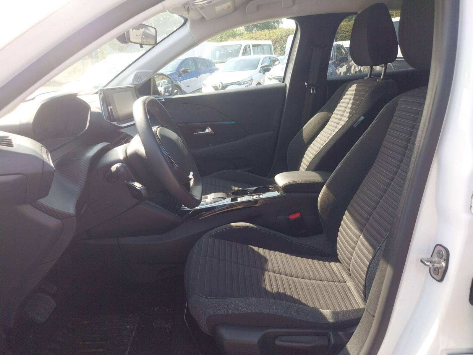 Vente en ligne Peugeot E-208  50 kWh 136ch au prix de 17 890 €