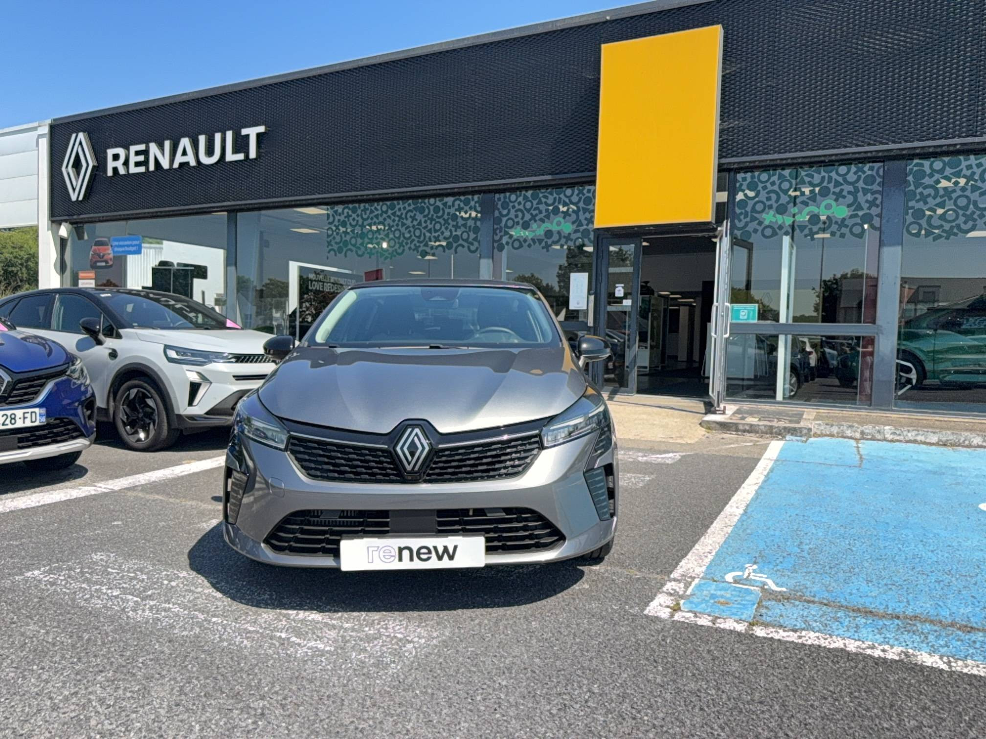 Vente en ligne Renault Clio 5 Clio TCe 90 au prix de 15 990 €