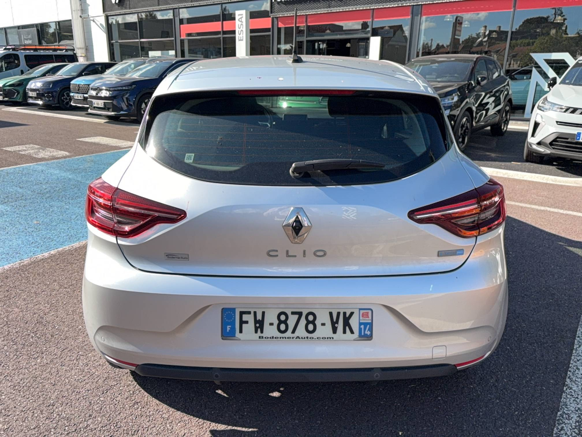 Vente en ligne Renault Clio 5 Clio E-Tech 140 au prix de 12 590 €