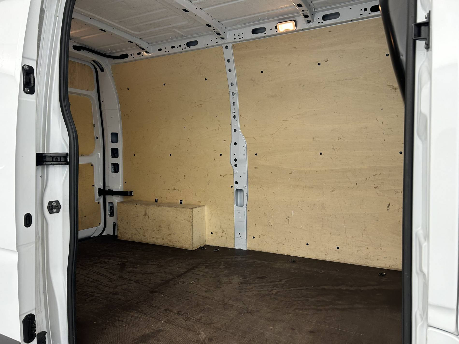 Vente en ligne Renault Master Fourgon MASTER FGN TRAC F3500 L2H2 BLUE DCI 135 au prix de 25 890 €