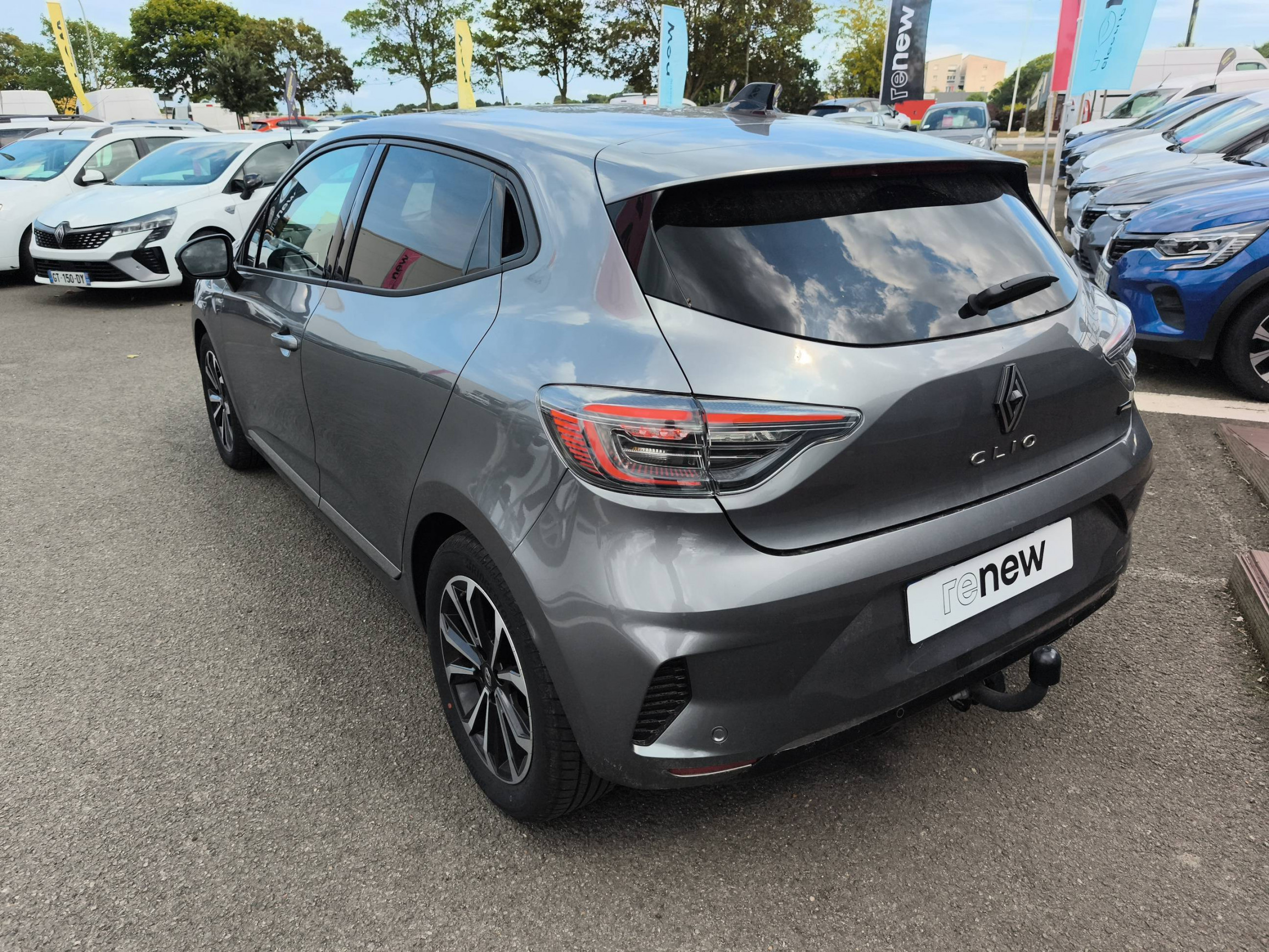 Vente en ligne Renault Clio 5 Clio E-Tech full hybrid 145 au prix de 18 990 €