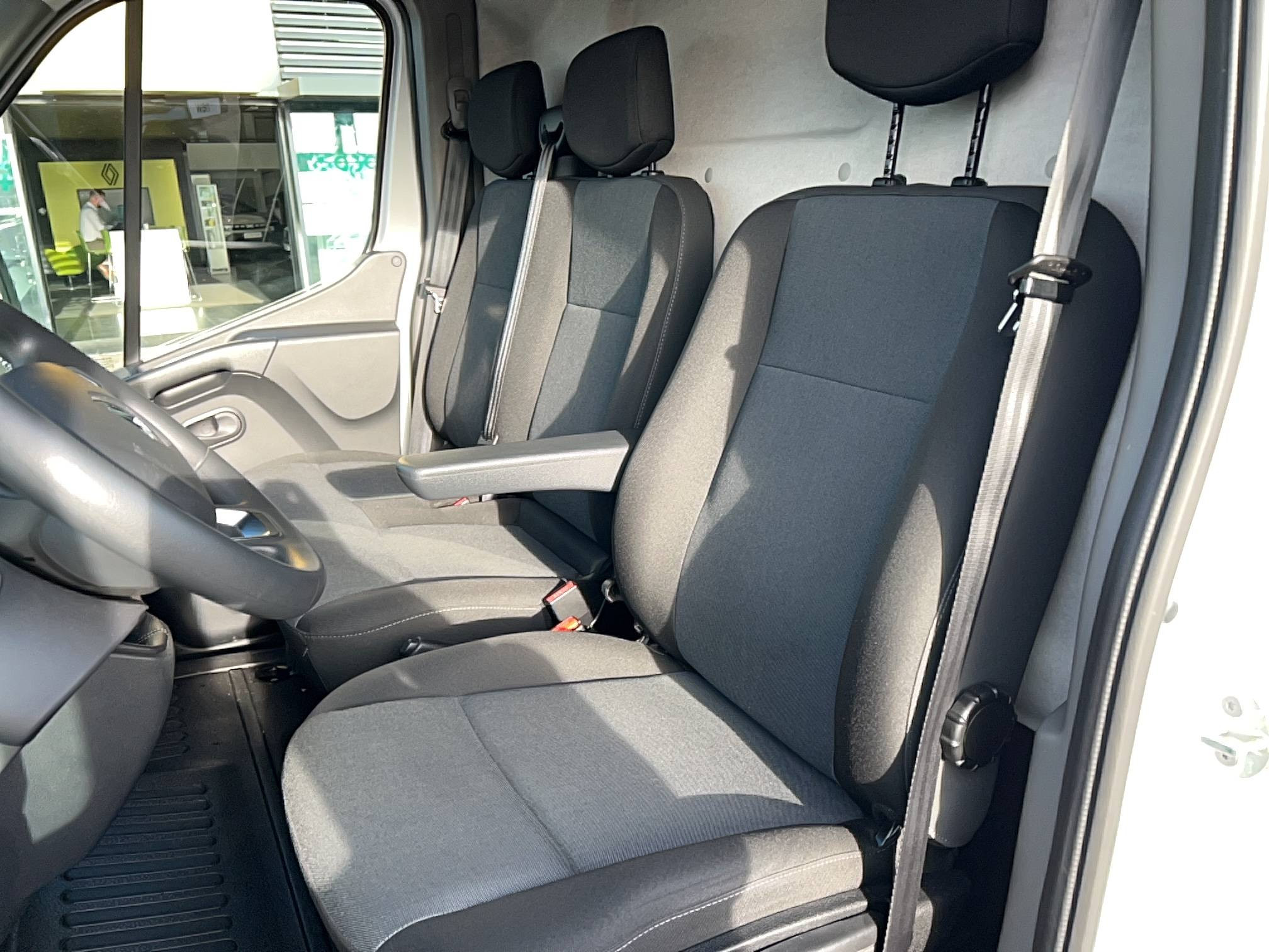 Vente en ligne Renault Master Fourgon MASTER FGN TRAC F3500 L2H2 BLUE DCI 135 au prix de 22 490 €