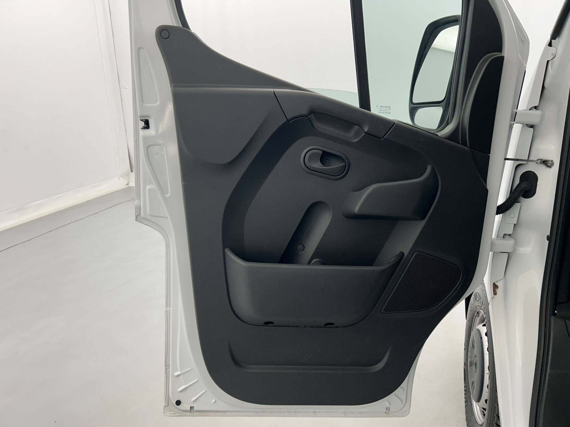 Vente en ligne Renault Master Fourgon MASTER FGN TRAC F3500 L2H2 BLUE DCI 135 au prix de 26 990 €