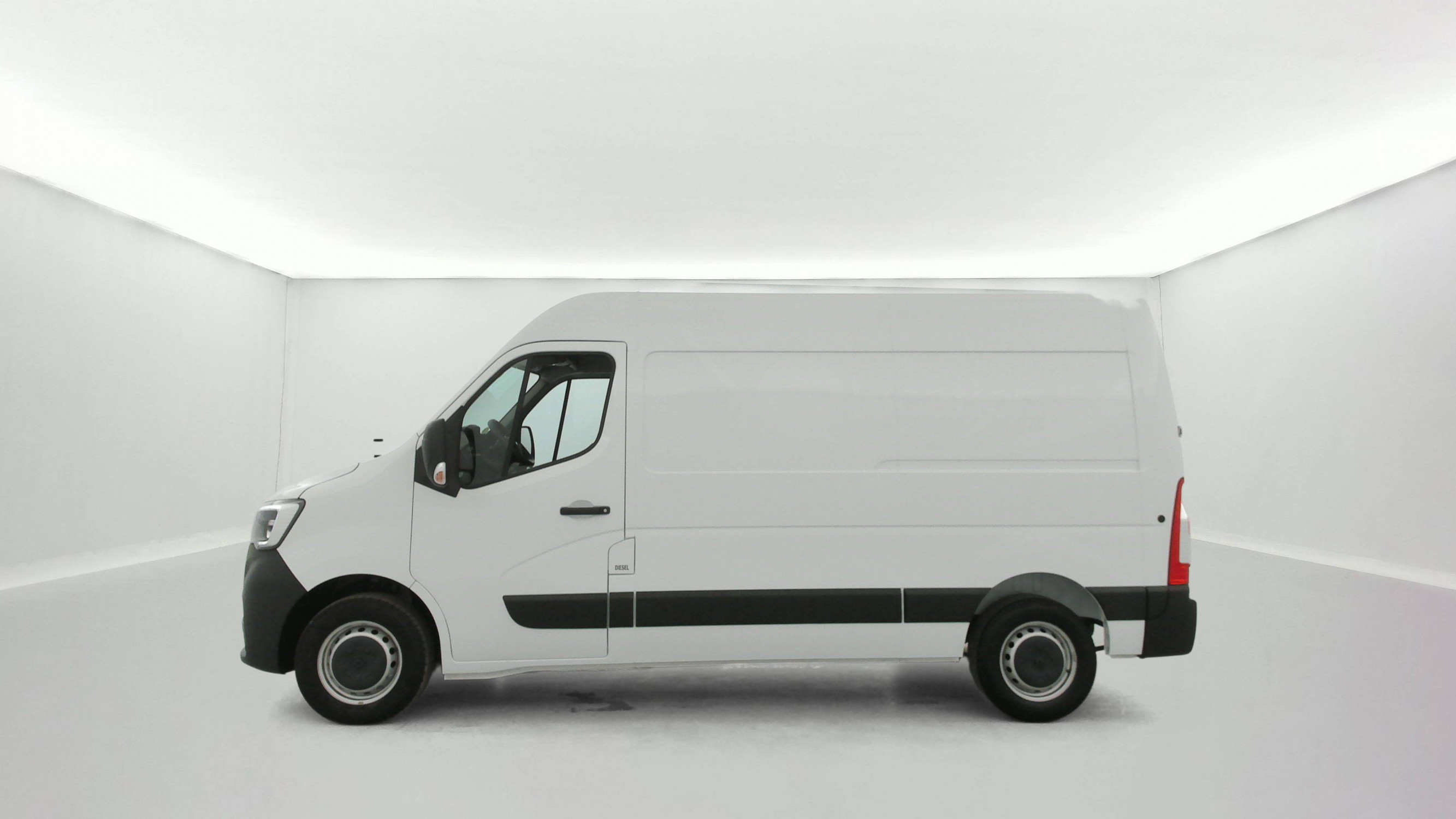 Vente en ligne Renault Master Fourgon MASTER FGN TRAC F3500 L2H2 BLUE DCI 135 au prix de 26 590 €