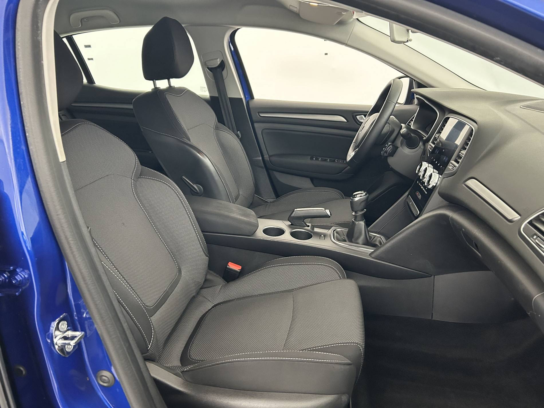 Vente en ligne Renault Megane 4  Blue dCi 115 au prix de 16 490 €