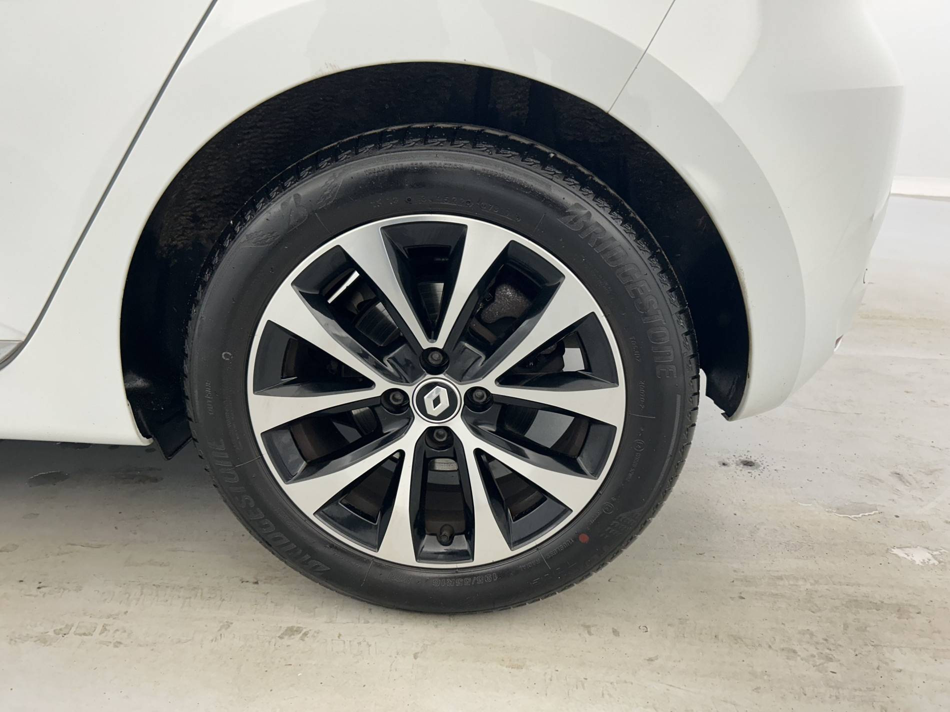 Vente en ligne Renault Clio 5 Clio TCe 90 au prix de 15 690 €