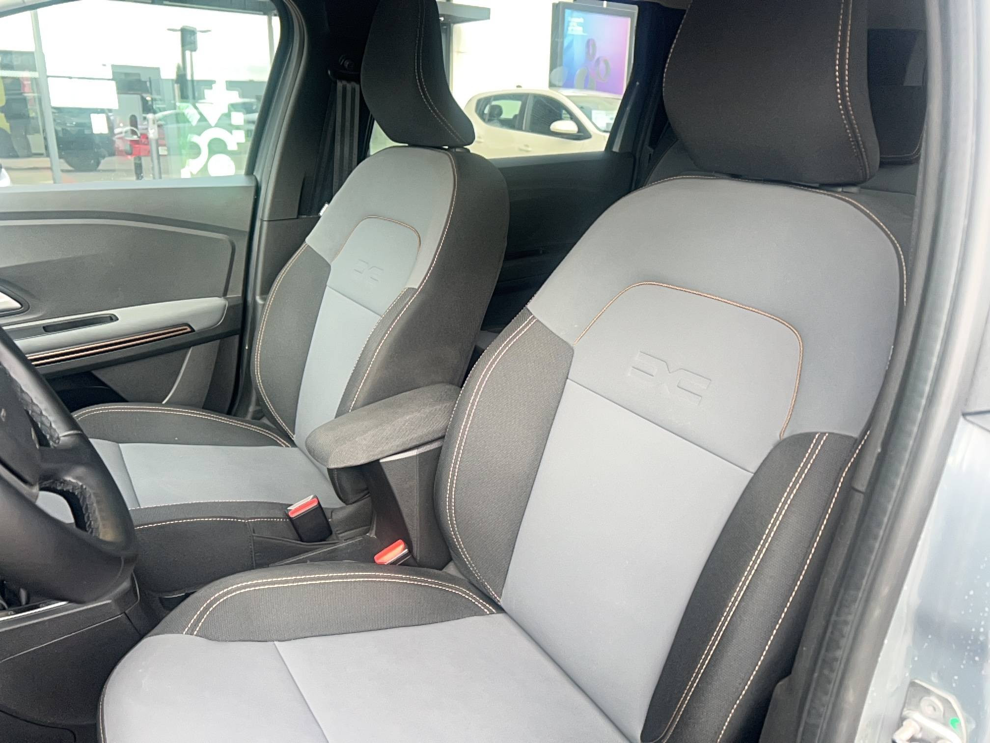 Vente en ligne Dacia Jogger  Hybrid 140 7 places GSR2 au prix de 25 991 €