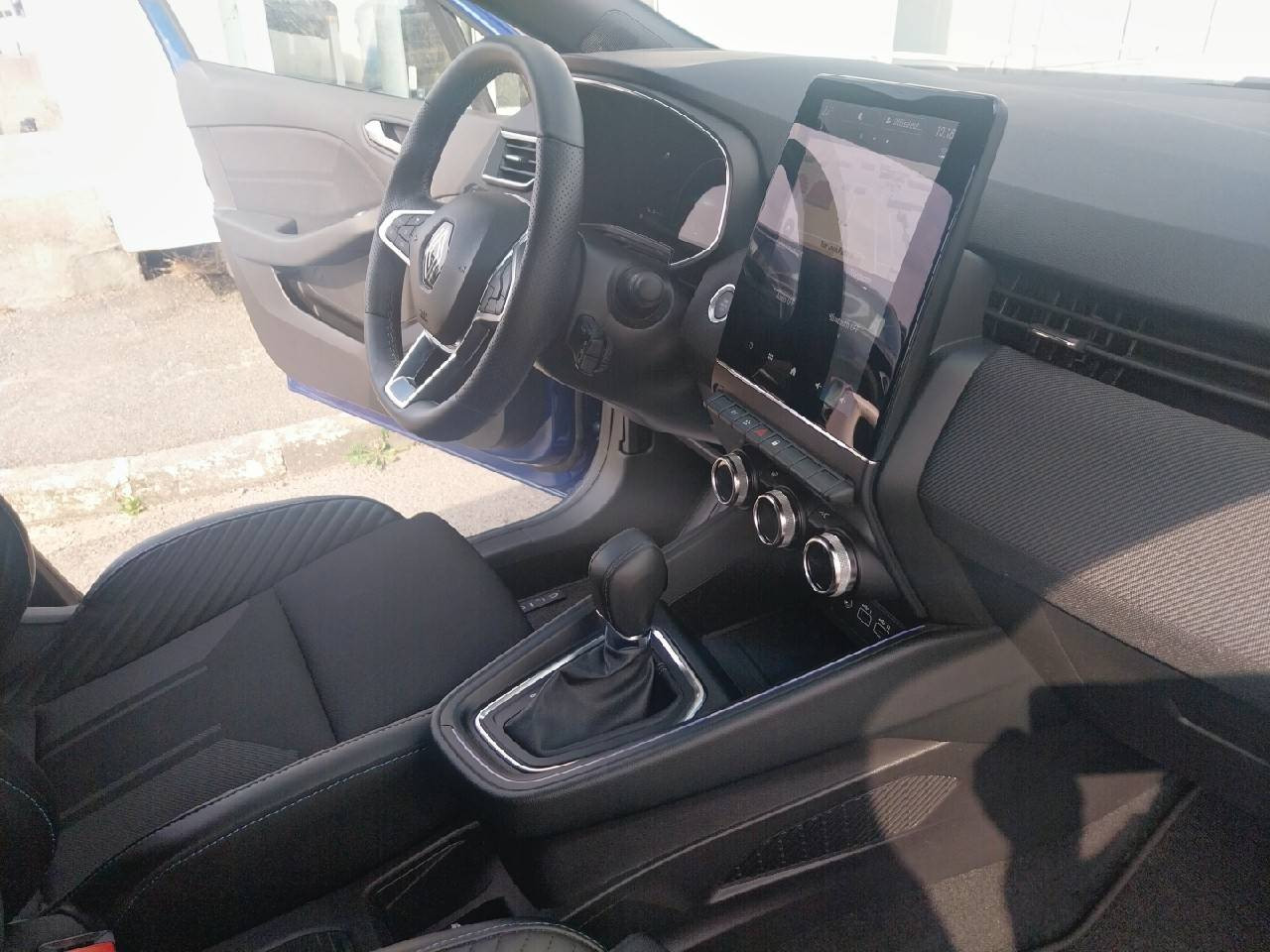 Vente en ligne Renault Clio 5 Clio E-Tech full hybrid 145 au prix de 20 990 €