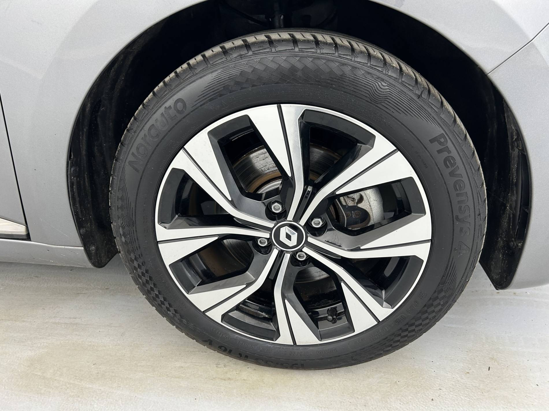 Vente en ligne Renault Clio 5 Clio E-Tech full hybrid 145 au prix de 17 390 €