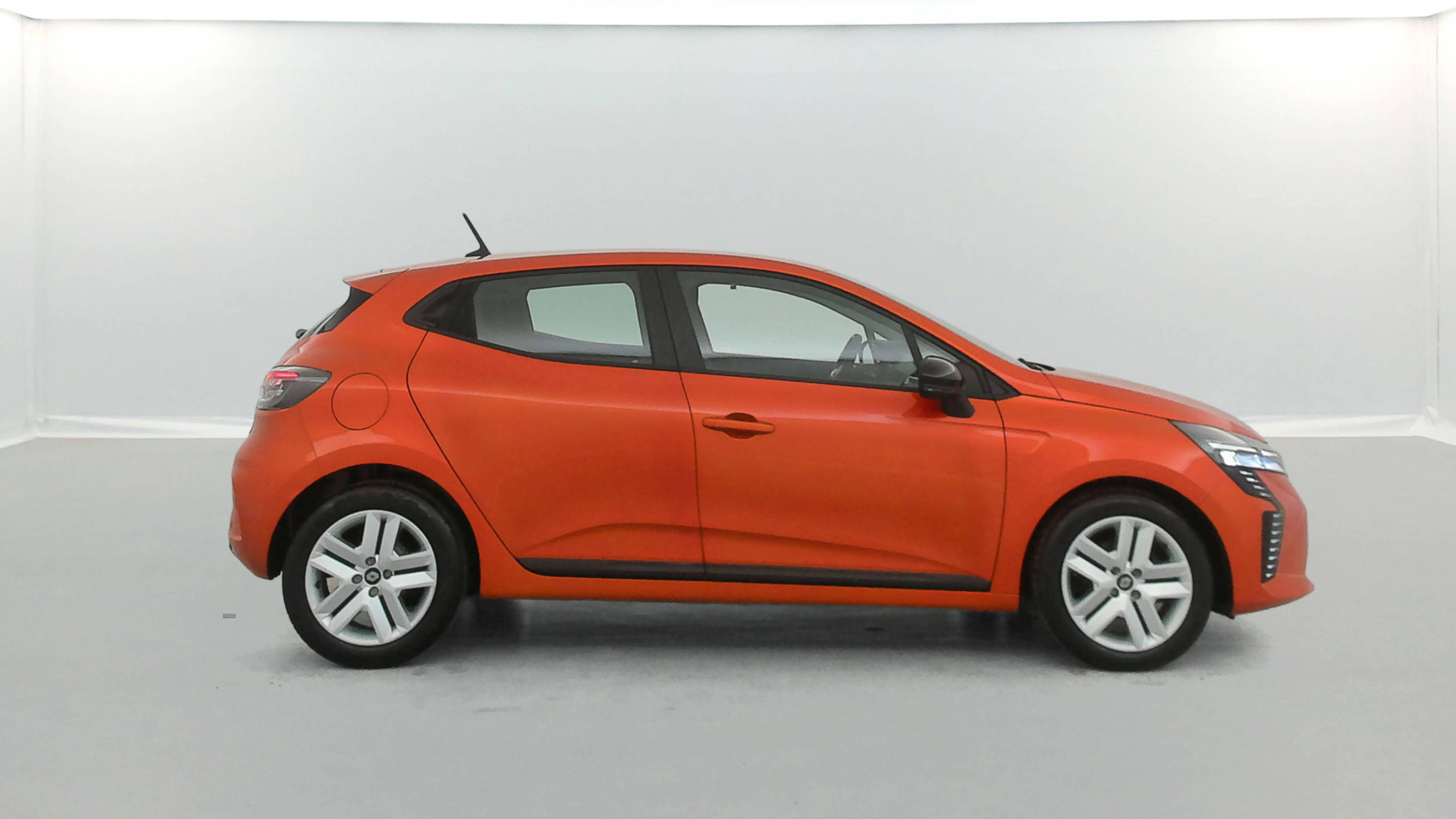 Vente en ligne Renault Clio 5 Clio TCe 90 au prix de 15 490 €
