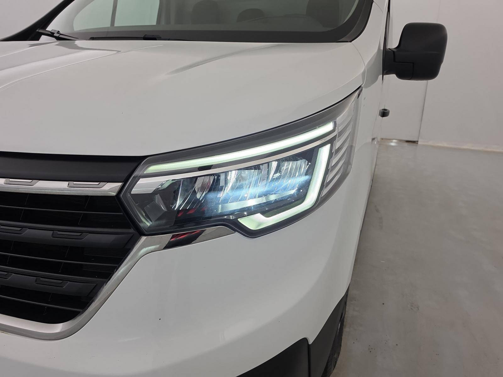 Vente en ligne Renault Trafic 3 Fourgon TRAFIC FG BLUE DCI 130 L1H1 3T GSR2 au prix de 22 900 €