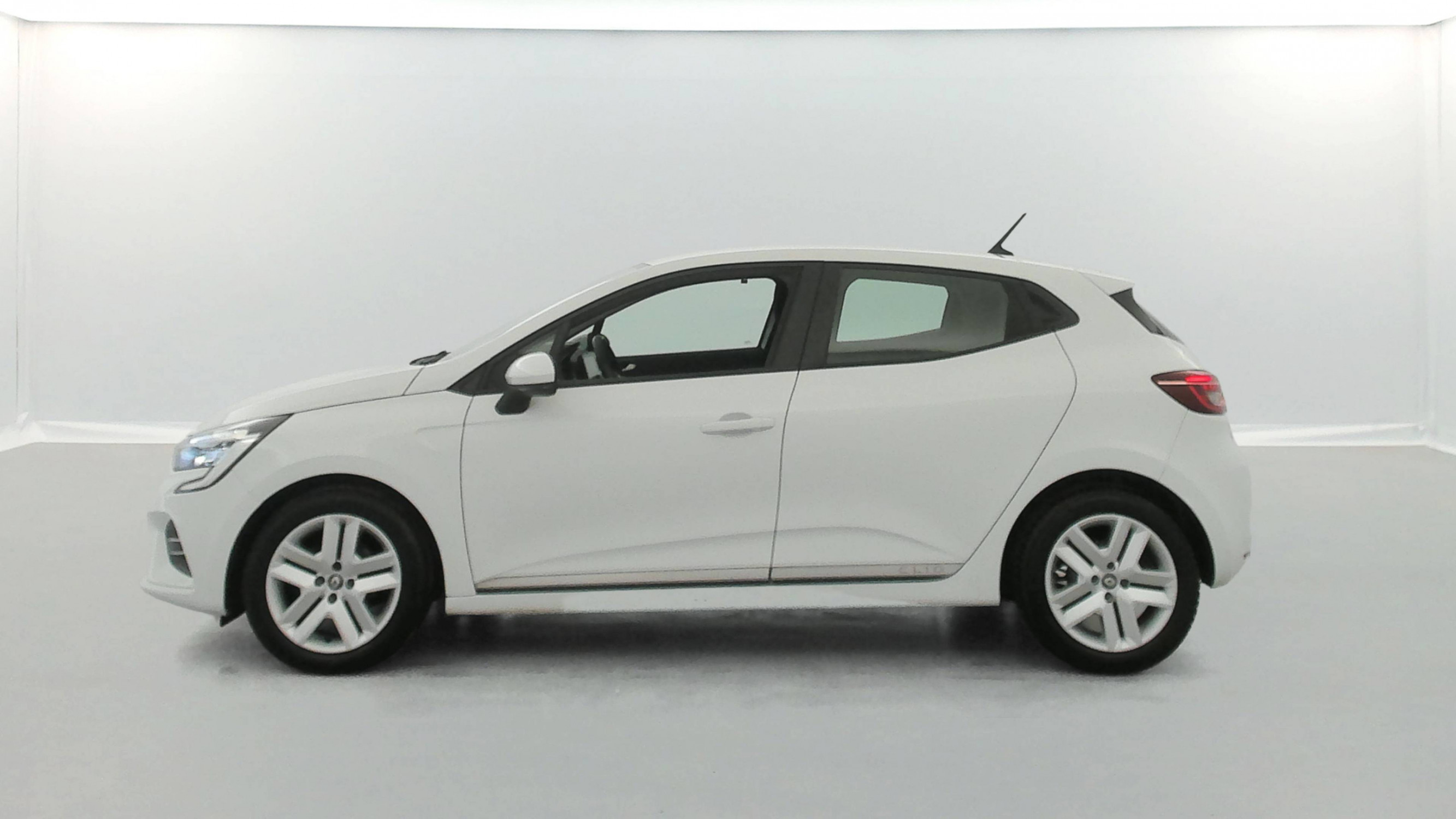Vente en ligne Renault Clio 5 Clio TCe 90 - 21 au prix de 14 290 €