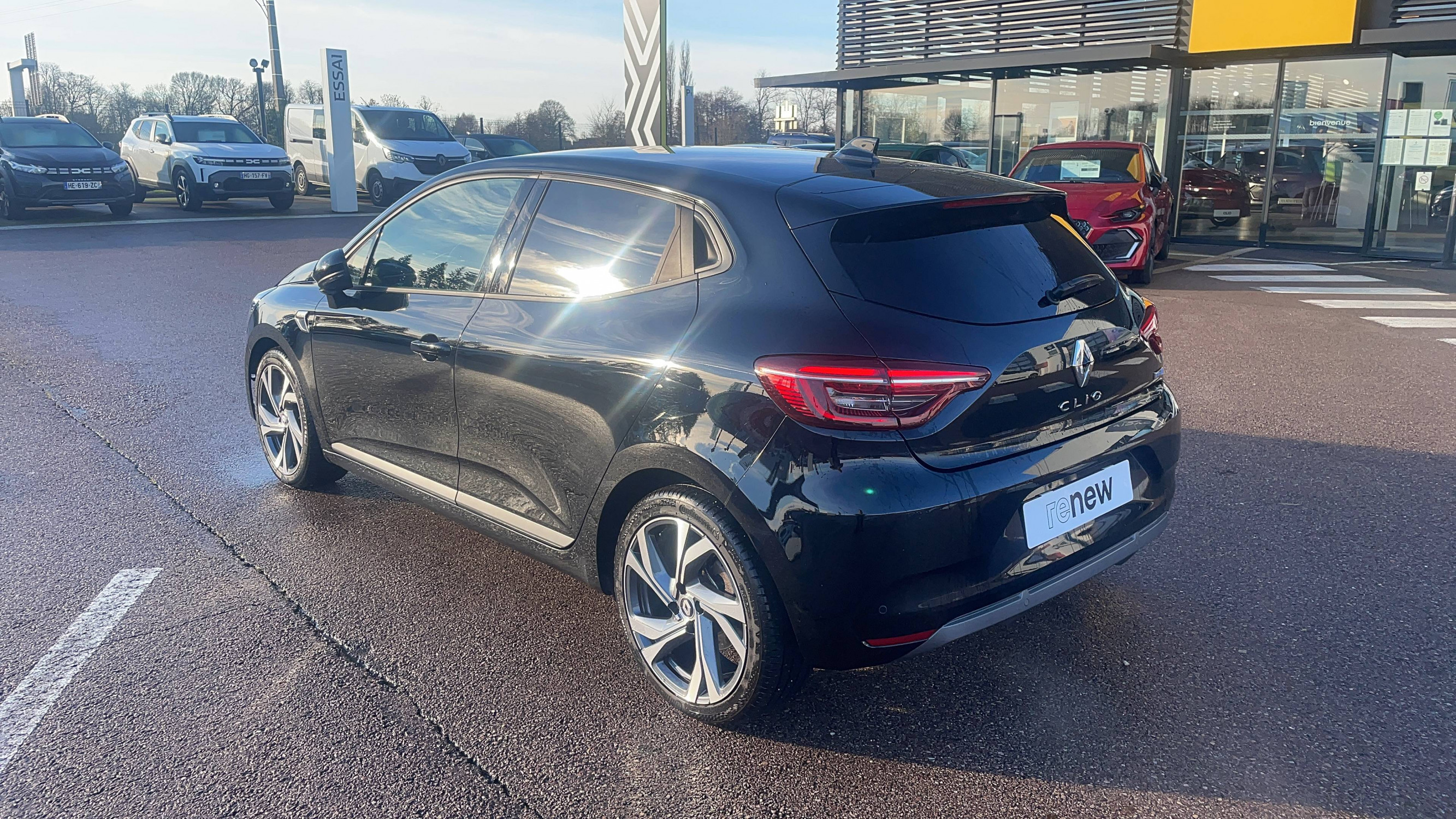 Vente en ligne Renault Clio 5 Clio E-Tech hybride 145 au prix de 17 911 €