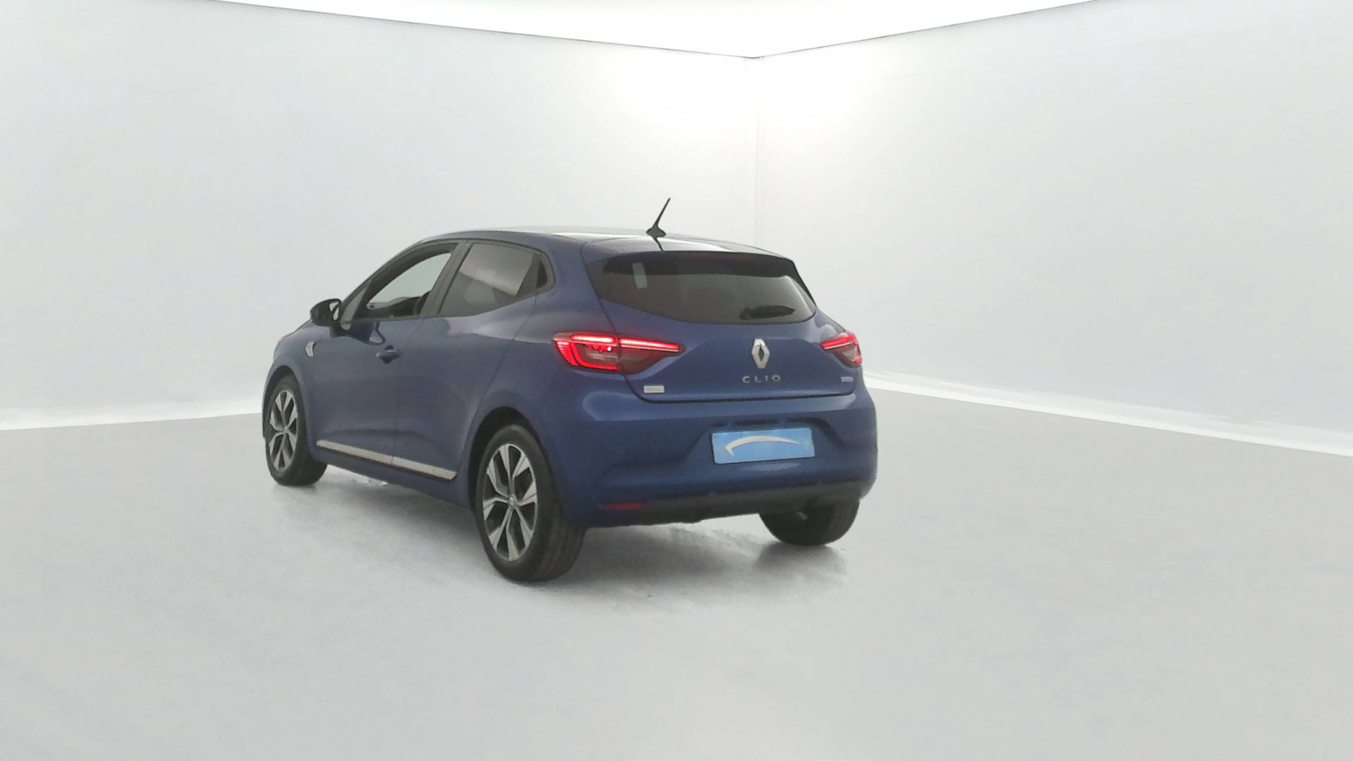 Vente en ligne Renault Clio 5 Clio E-Tech 140 - 21N au prix de 15 990 €