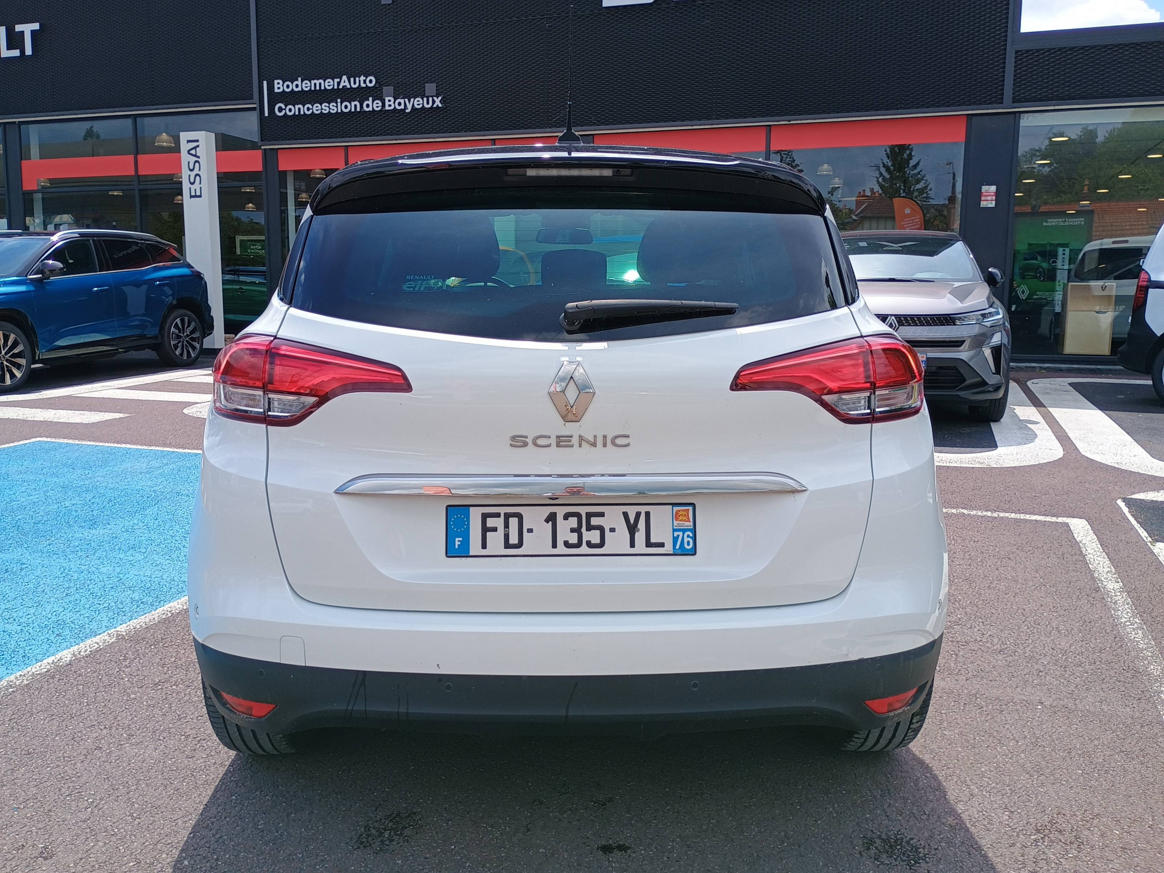 Vente en ligne Renault Scenic 4 Scenic Blue dCi 120 au prix de 15 590 €