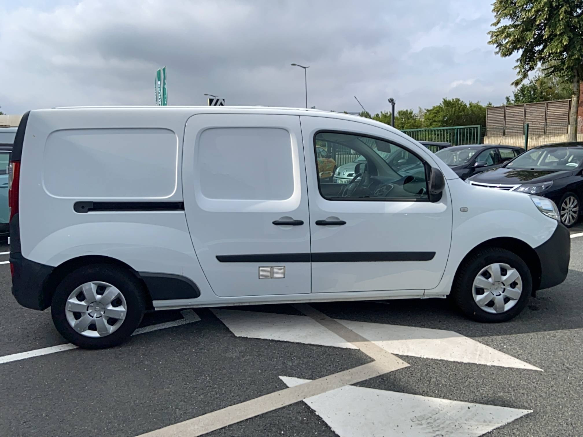 Vente en ligne Renault Kangoo Express  GRAND VOLUME BLUE DCI 115 au prix de 12 000 €