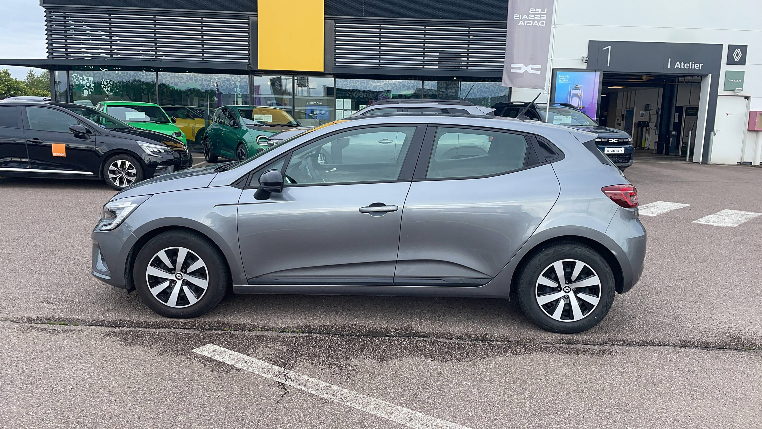 Vente en ligne Renault Clio 5 Clio TCe 90 au prix de 13 791 €