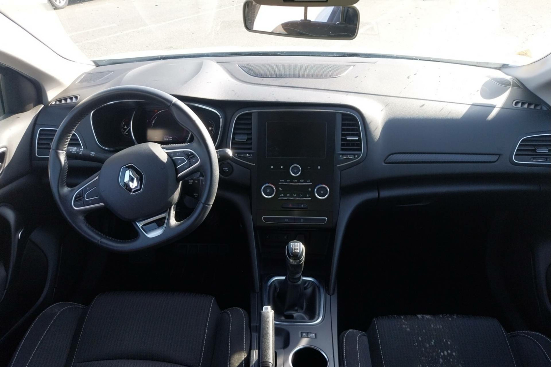 Vente en ligne Renault Megane 4 Mégane IV Berline Blue dCi 115 au prix de 14 490 €