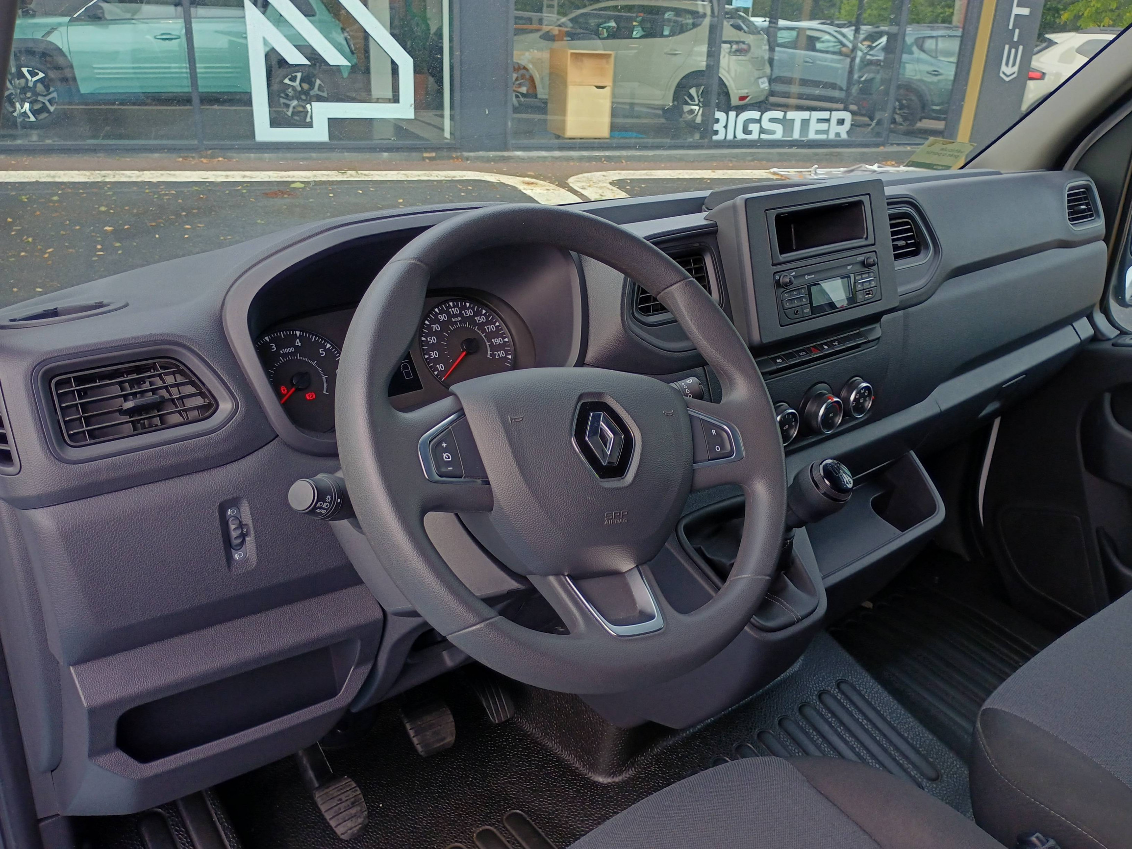Vente en ligne Renault Master Fourgon MASTER FGN TRAC F3500 L2H2 BLUE DCI 135 au prix de 25 990 €
