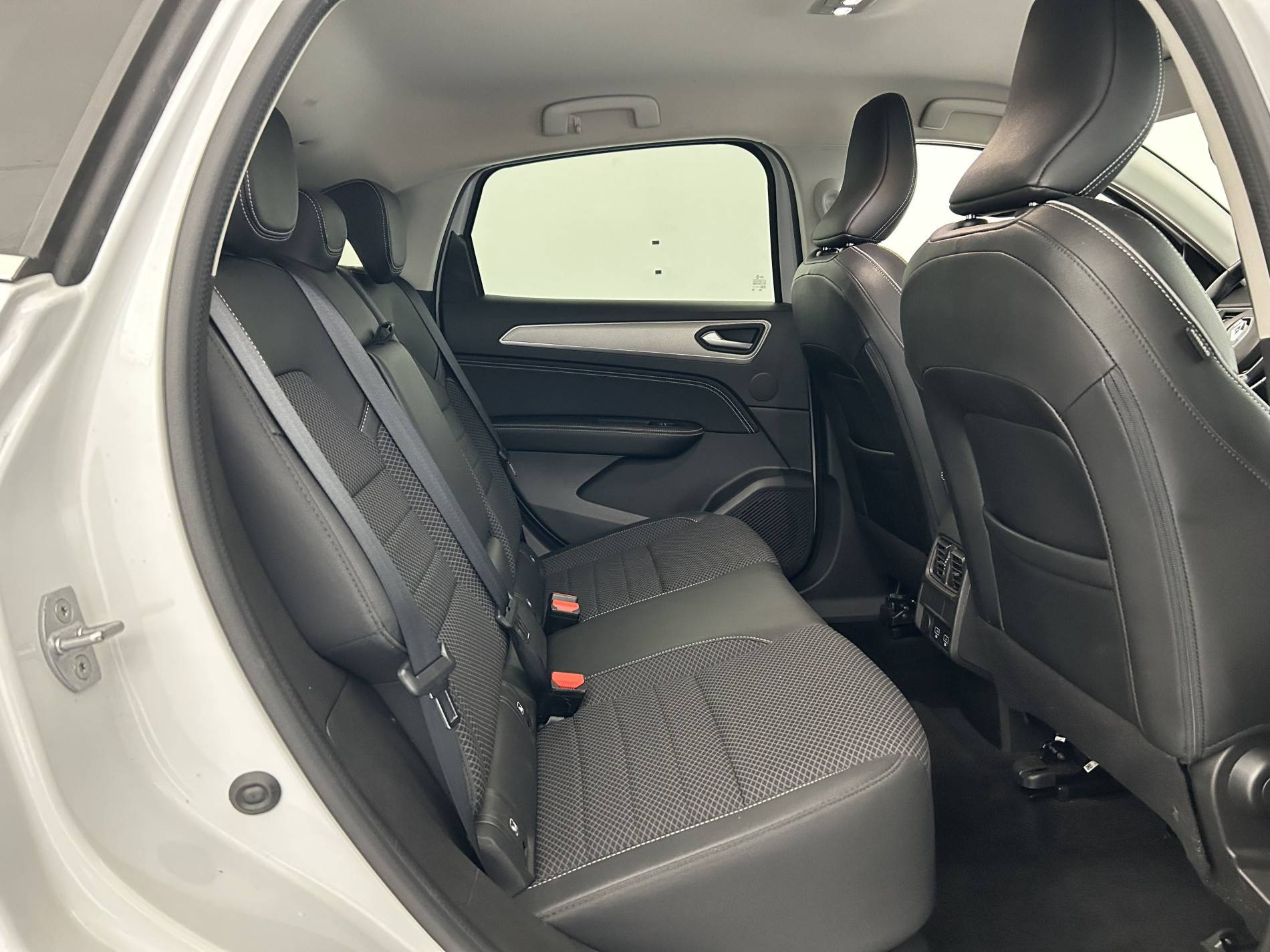 Vente en ligne Renault Arkana  E-Tech hybride 145 - 22 au prix de 21 890 €