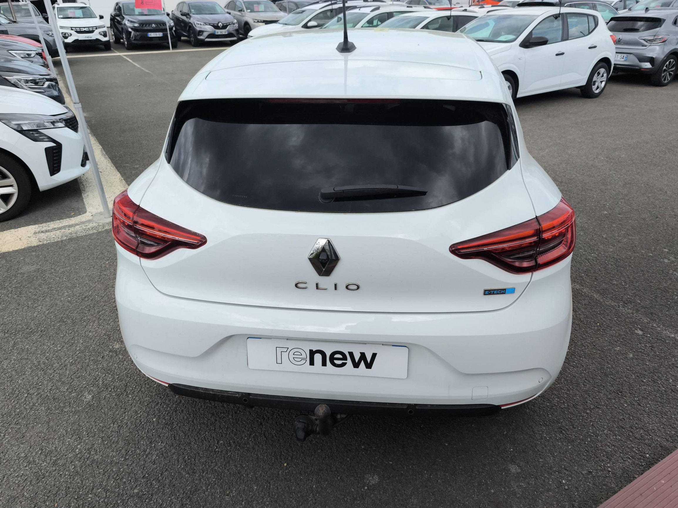Vente en ligne Renault Clio 5 Clio E-Tech full hybrid 145 au prix de 16 990 €