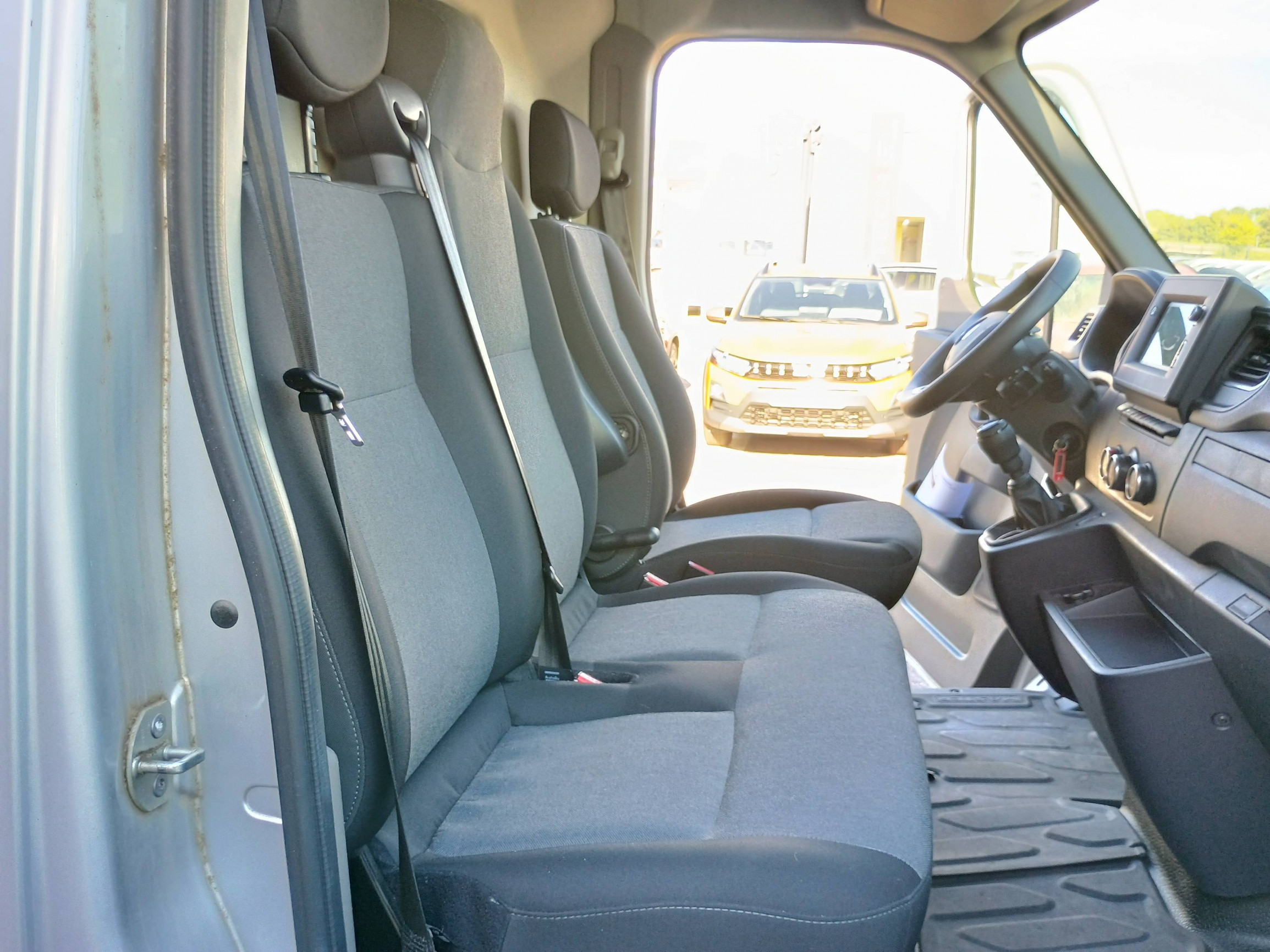 Vente en ligne Renault Master Fourgon MASTER FGN TRAC F3500 L2H2 BLUE DCI 180 au prix de 27 991 €