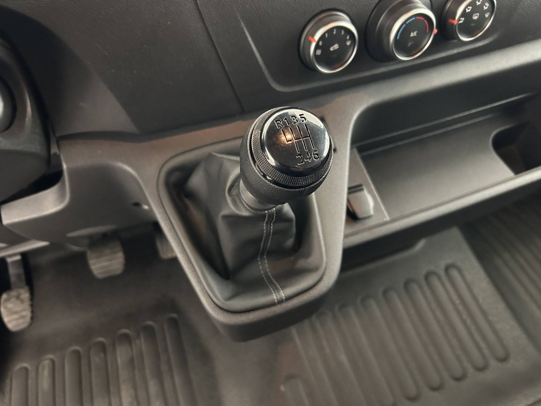 Vente en ligne Renault Master Fourgon MASTER FGN TRAC F3500 L2H2 BLUE DCI 135 au prix de 27 990 €