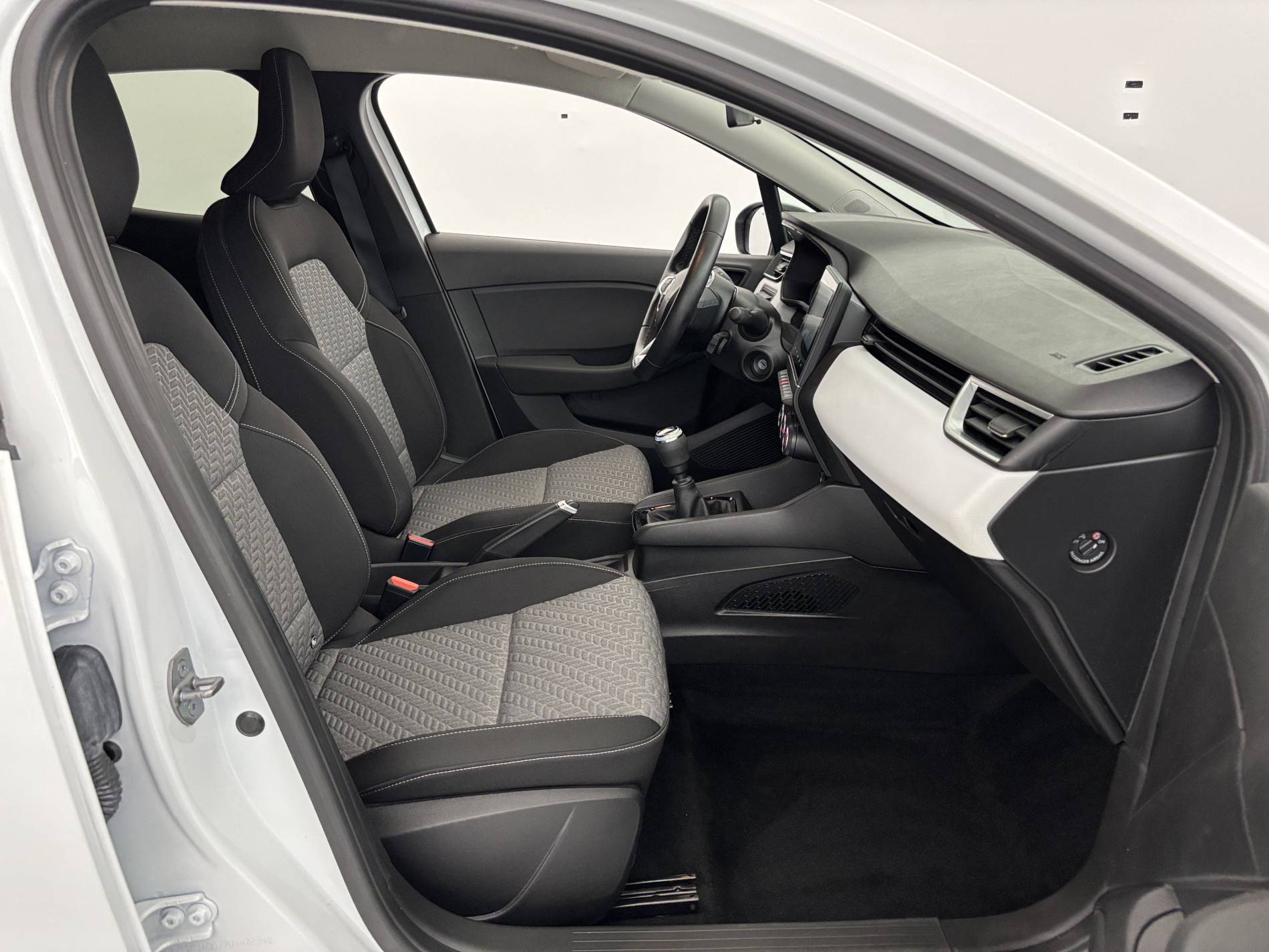 Vente en ligne Renault Clio 5 Clio TCe 90 au prix de 14 900 €